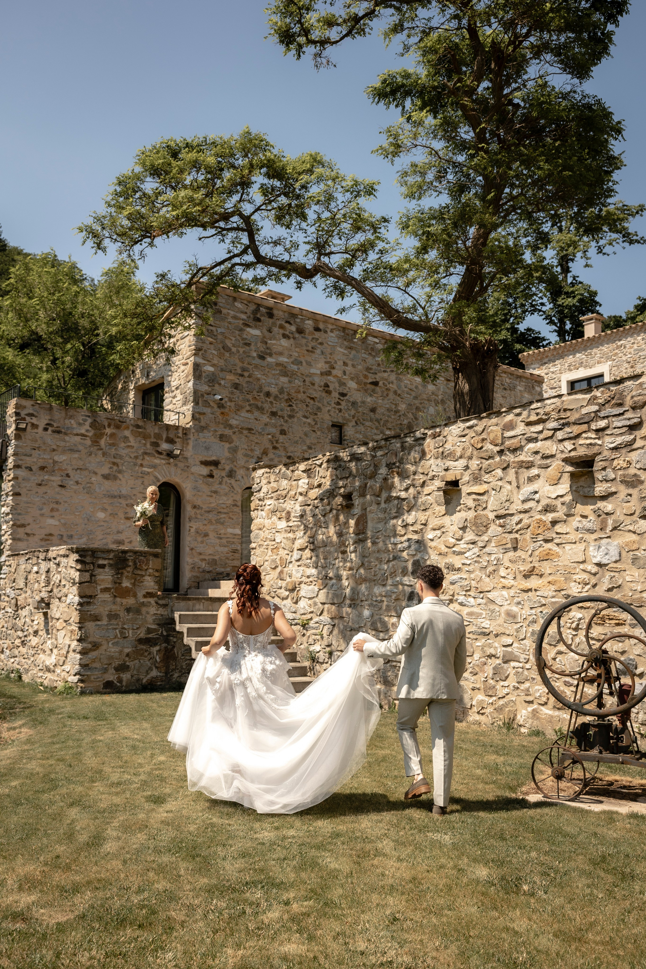 Modern Château Wedding in Occitanie — Domaine de Merlac. Eugénie Smirnova — Wedding & Elopement Photographer in Southwest France