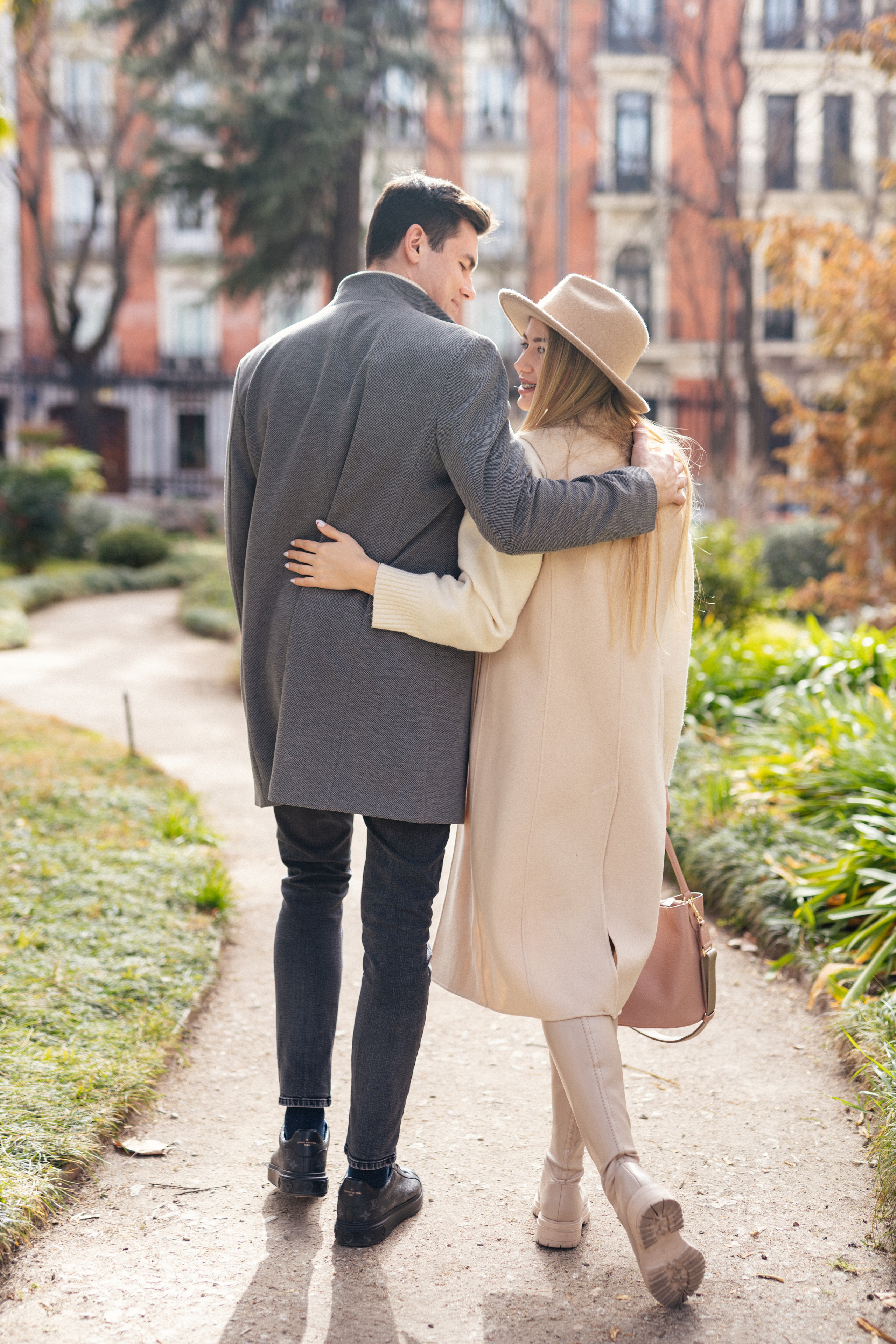 Fotógrafo de parejas en Madrid. Sesión de love story profesional. Sesión de retrato profesional. Fotógrafo en Madrid, España. Alyona Belyaninova