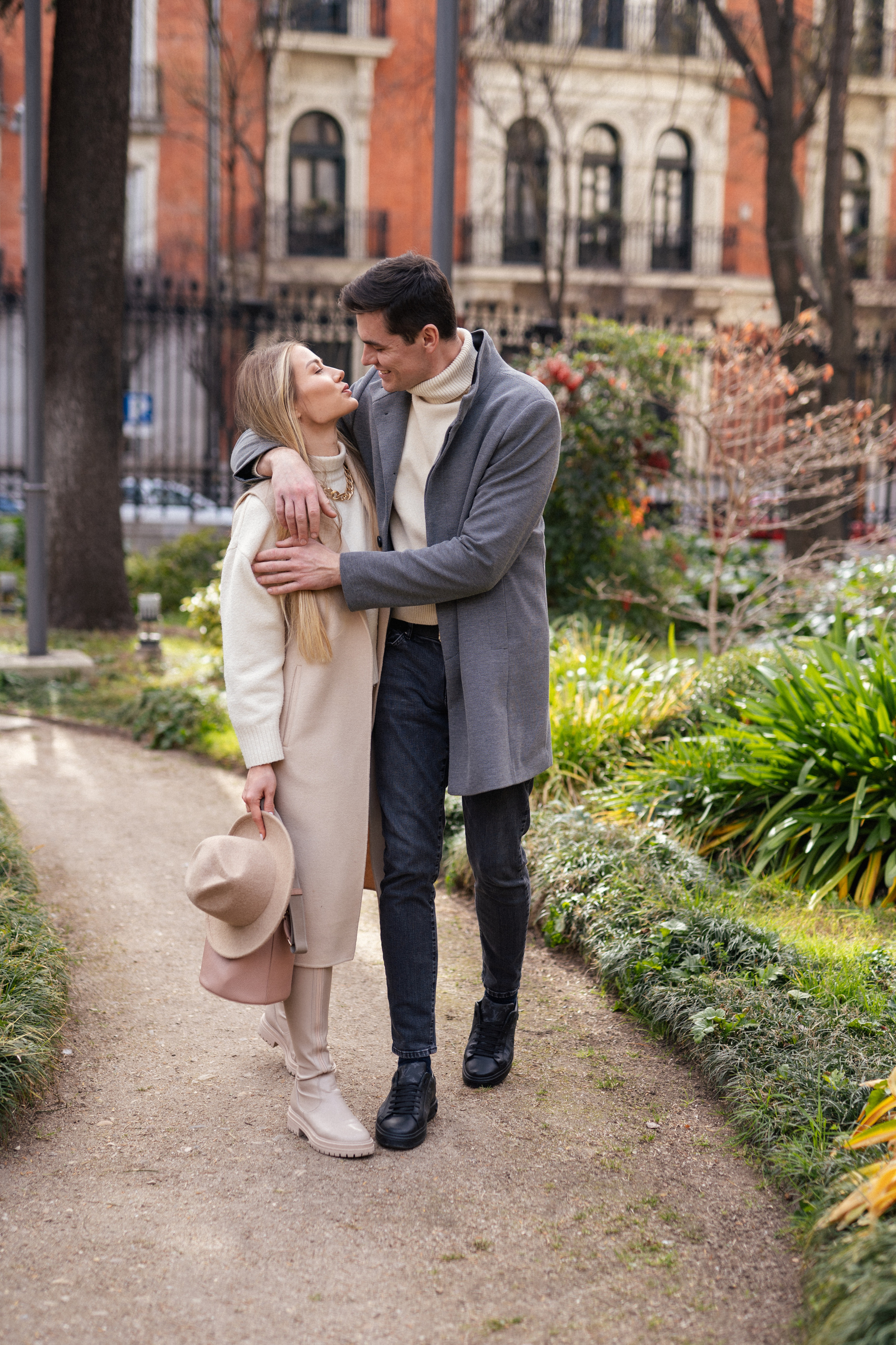 Fotógrafo de parejas en Madrid. Sesión de love story profesional. Sesión de retrato profesional. Fotógrafo en Madrid, España. Alyona Belyaninova