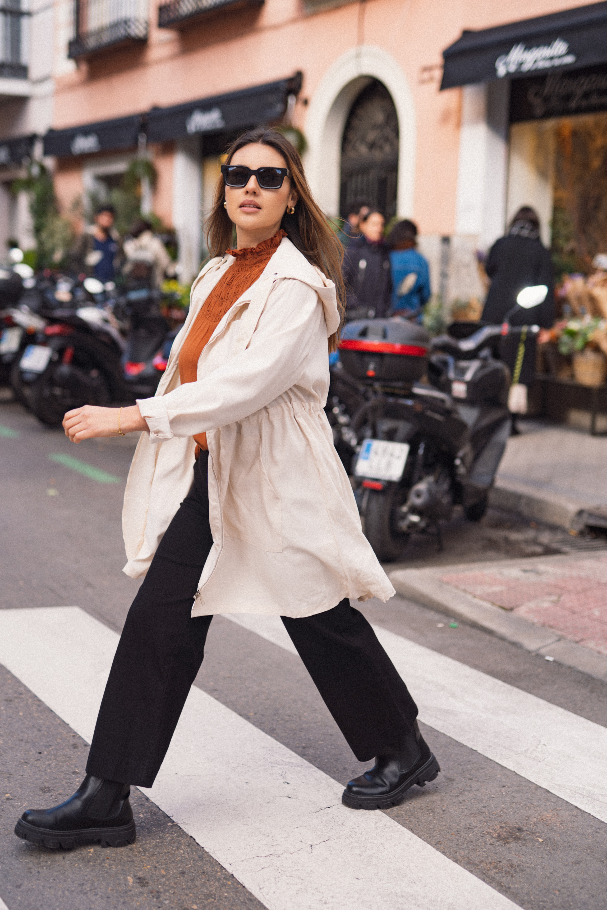 Fotografía de lookbook para marcas de ropa en Madrid – Estilo, creatividad y calidad. Fotógrafo en Madrid, España. Alyona Belyaninova