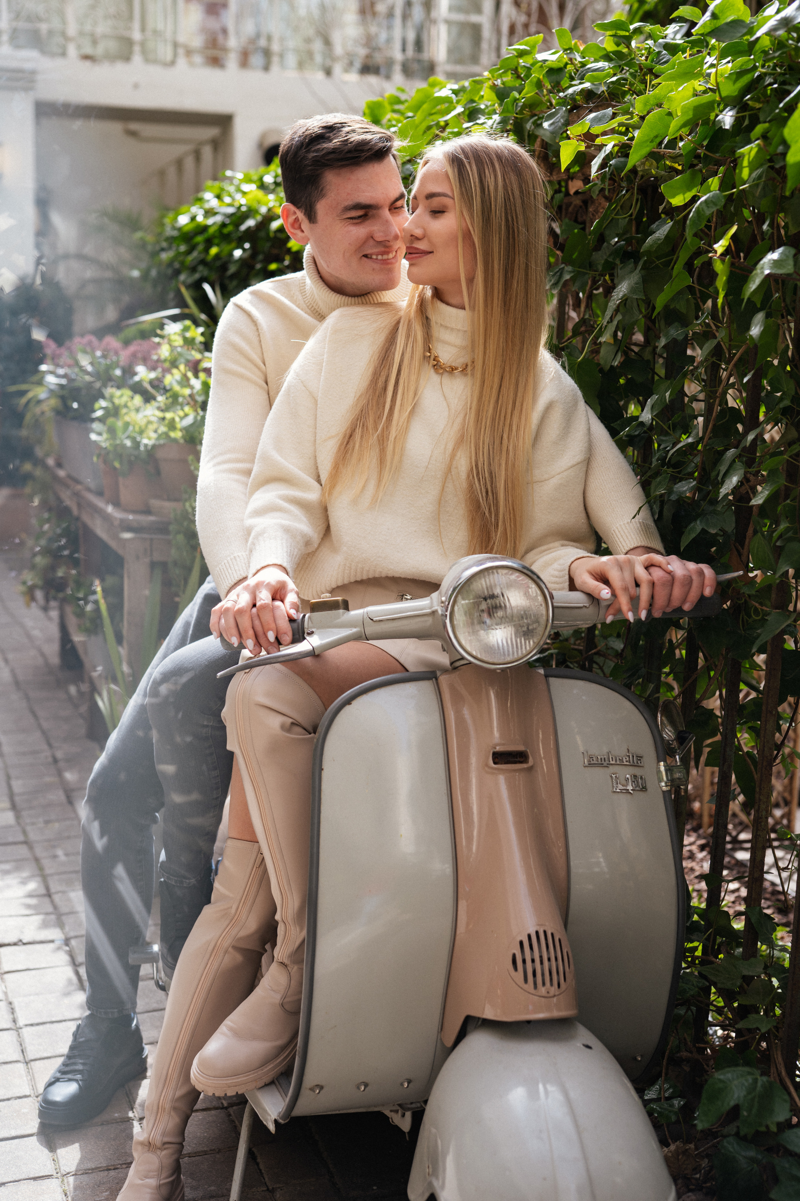 Fotógrafo de parejas en Madrid. Sesión de love story profesional. Sesión de retrato profesional. Fotógrafo en Madrid, España. Alyona Belyaninova