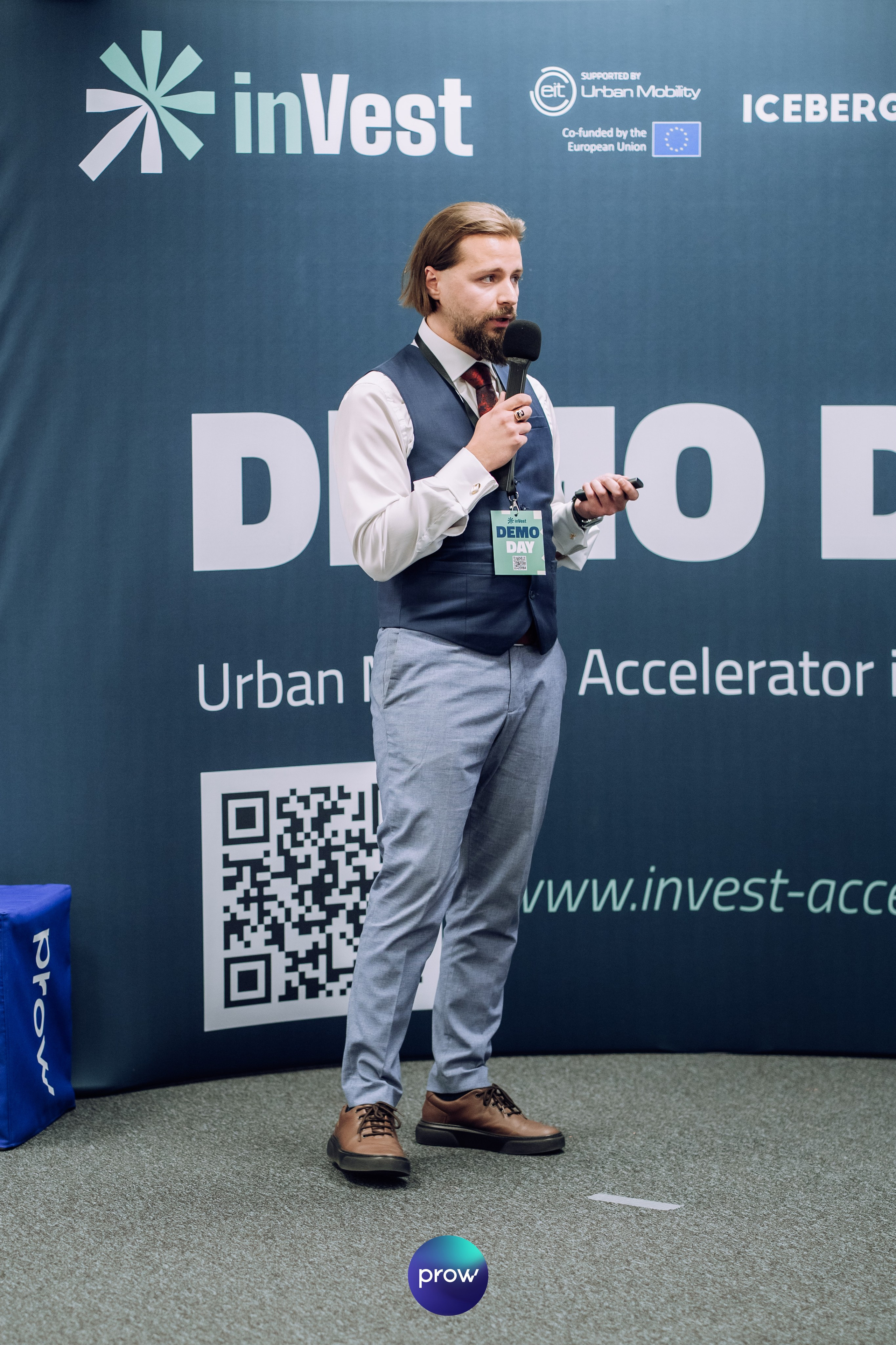 InVest DemoDay @ Cowork. Cozac Cristian Photographer