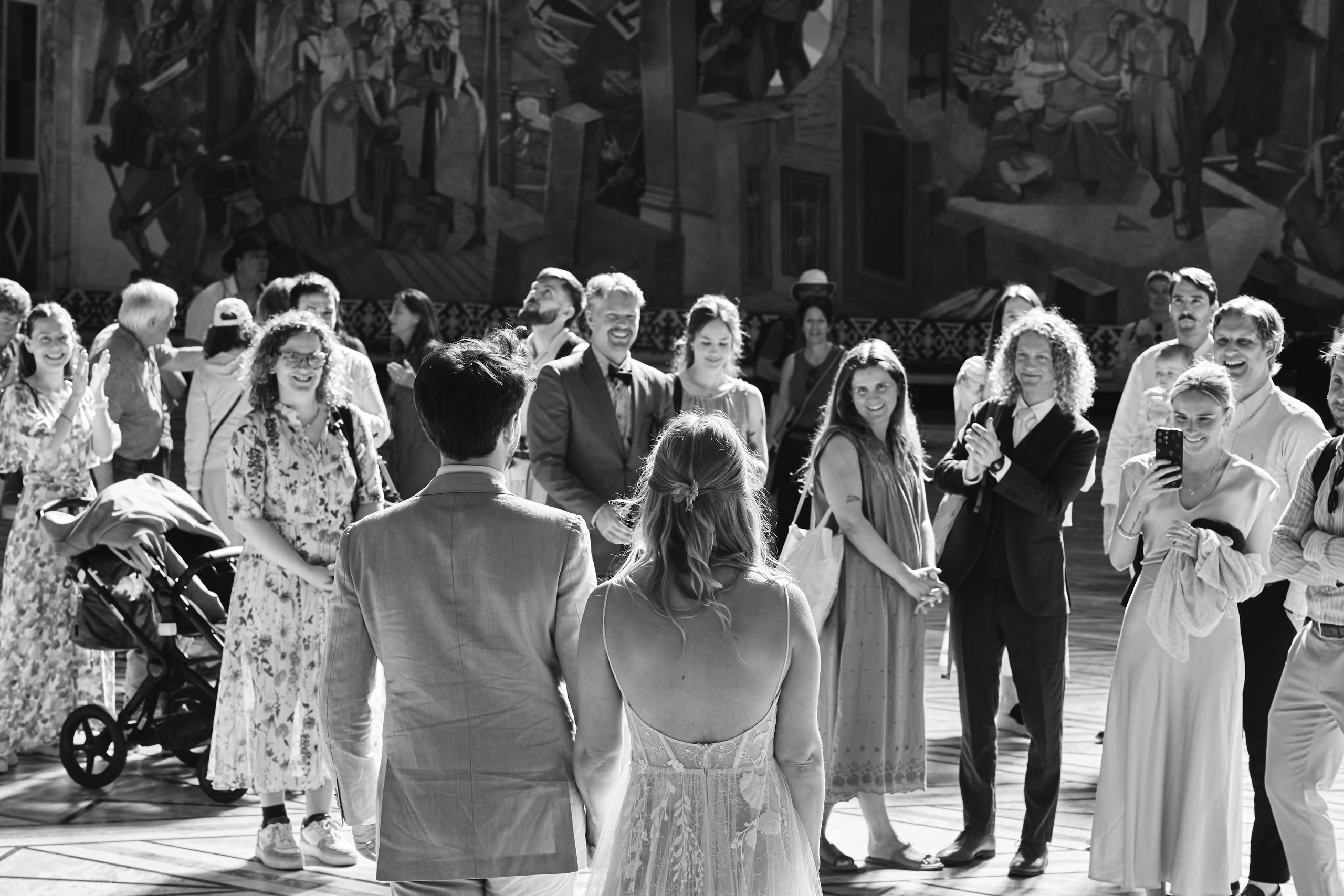 Under the Oslo Summer Sun. Bryllupsfotograf i Oslo. André Korsak – candid og dokumentarisk fotograf