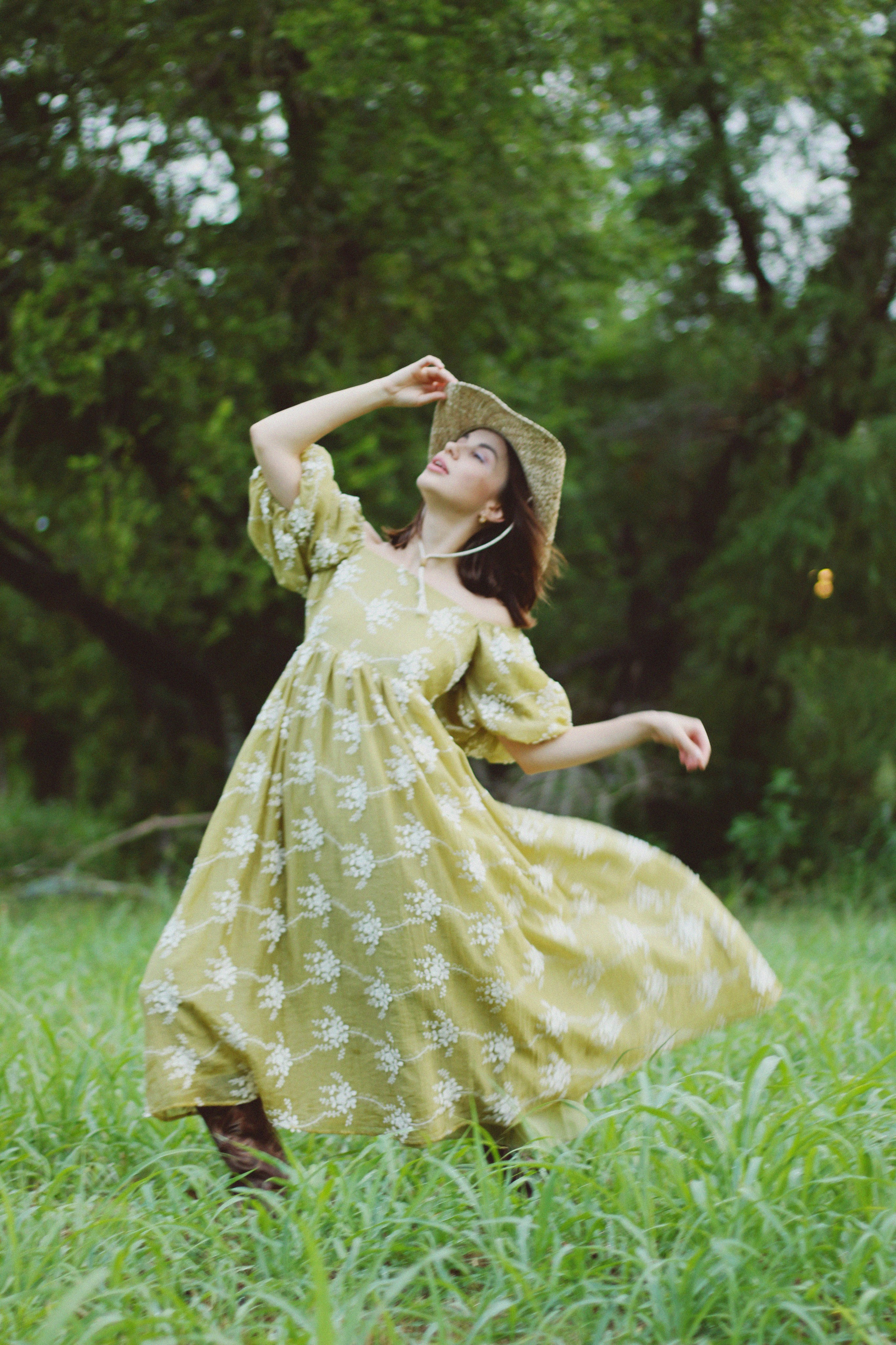 Countryside cowgirl-style portrait photoshoot. Lana Petrychenko — Portrait & Family Photographer. Valencia, Spain