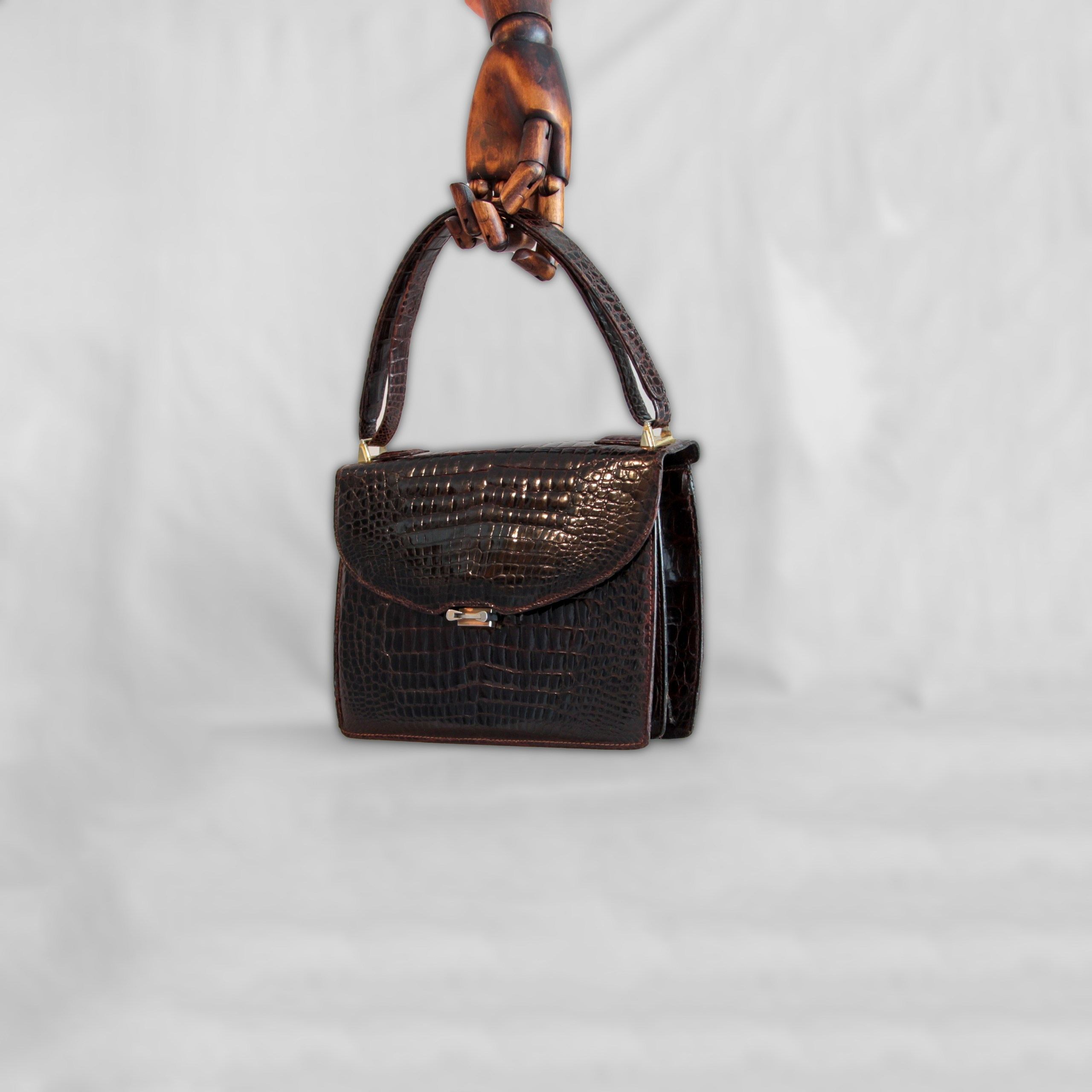 Bag9. Современнные и актикварные украшения в Барселоне, Москве и Санкт-Петербурге