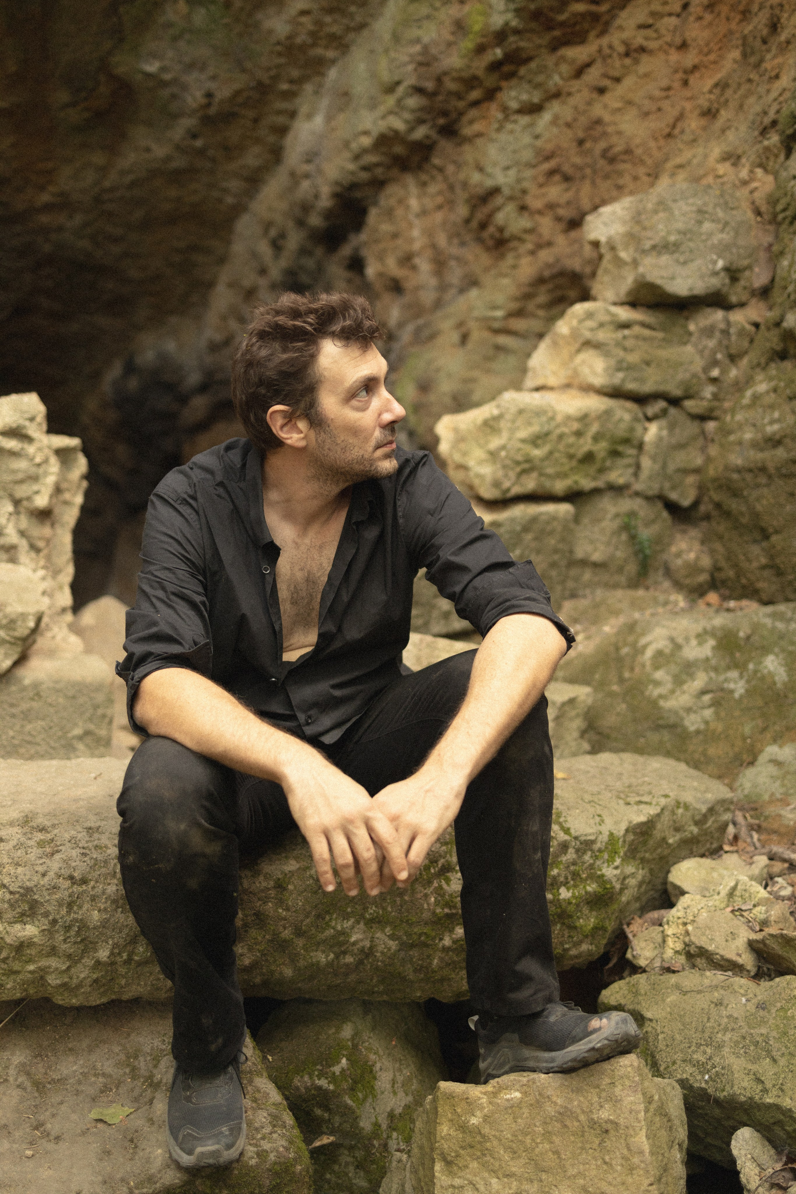 Portrait du portfolio d’un acteur Avignon Provence France. Histoires d’amour, séances photos de famille et de mariage en France