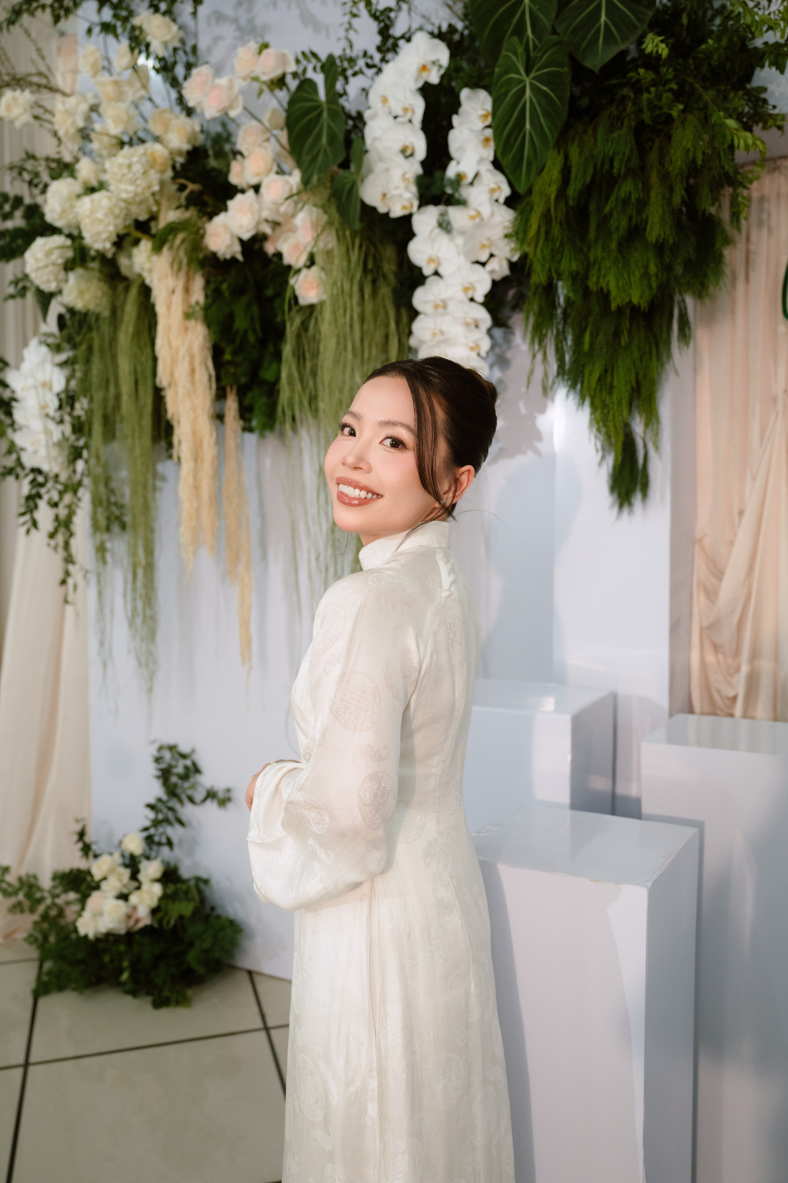Uyên & Lee. Cam Images