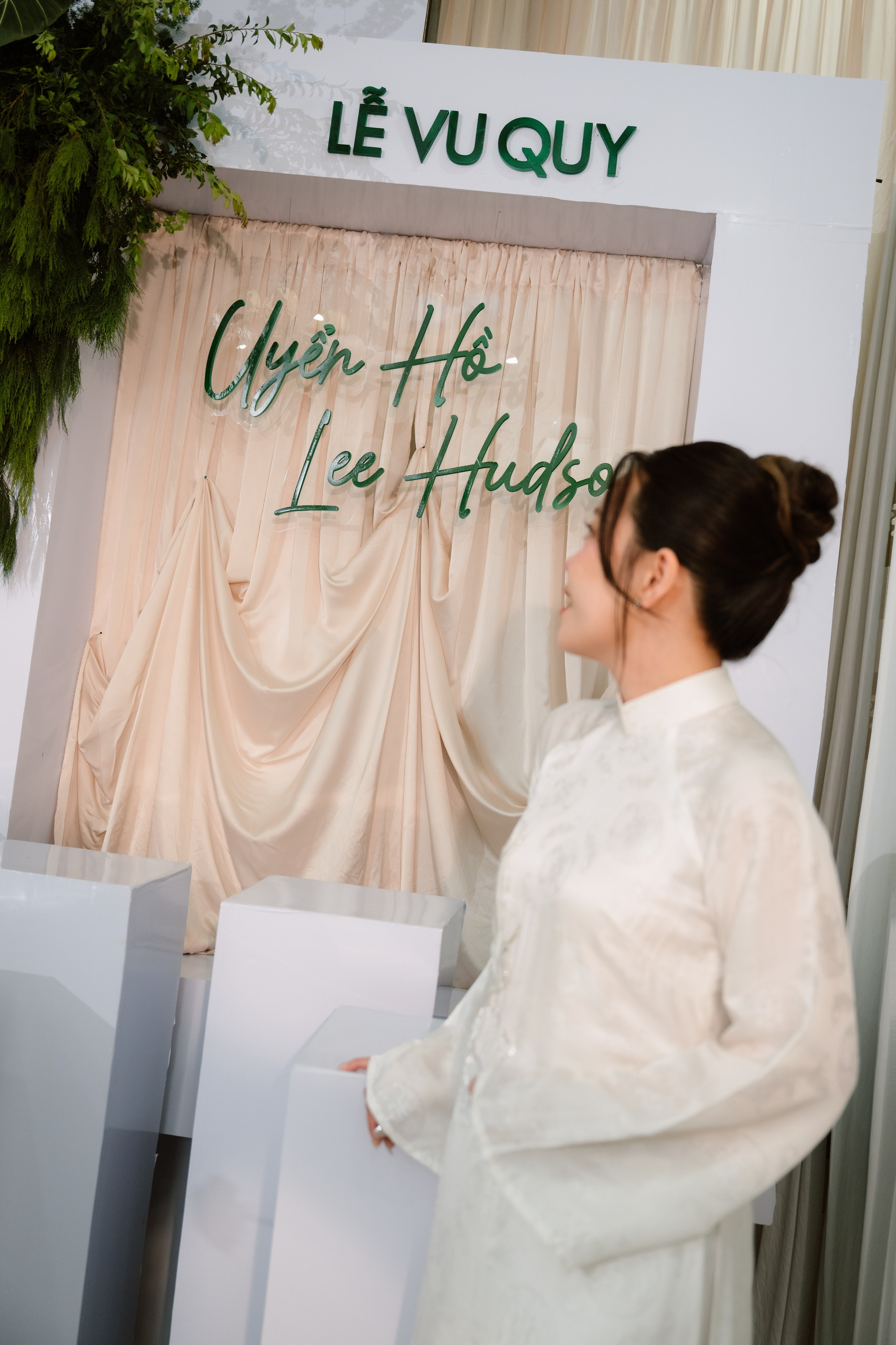 Uyên & Lee. Cam Images