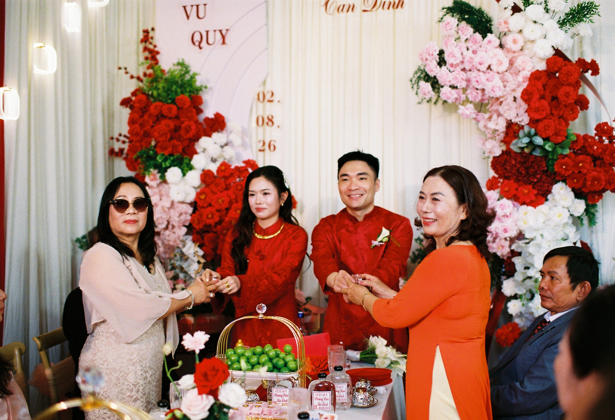 Tân & Thảo. Cam Images