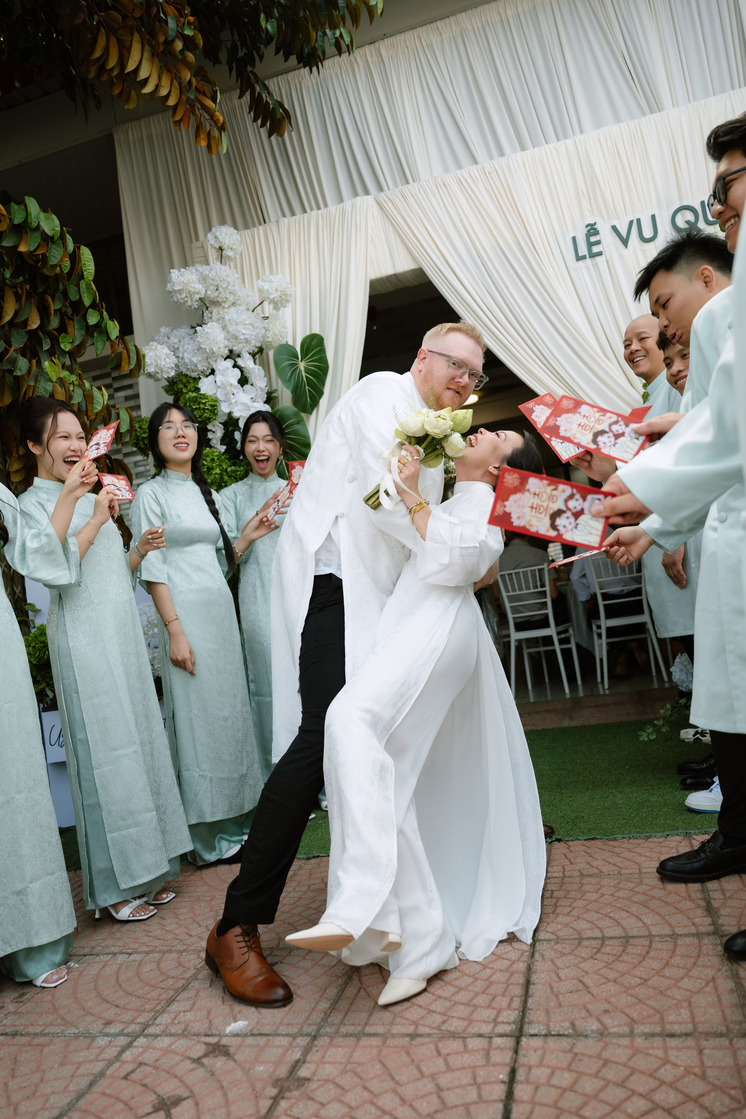Uyên & Lee. Cam Images