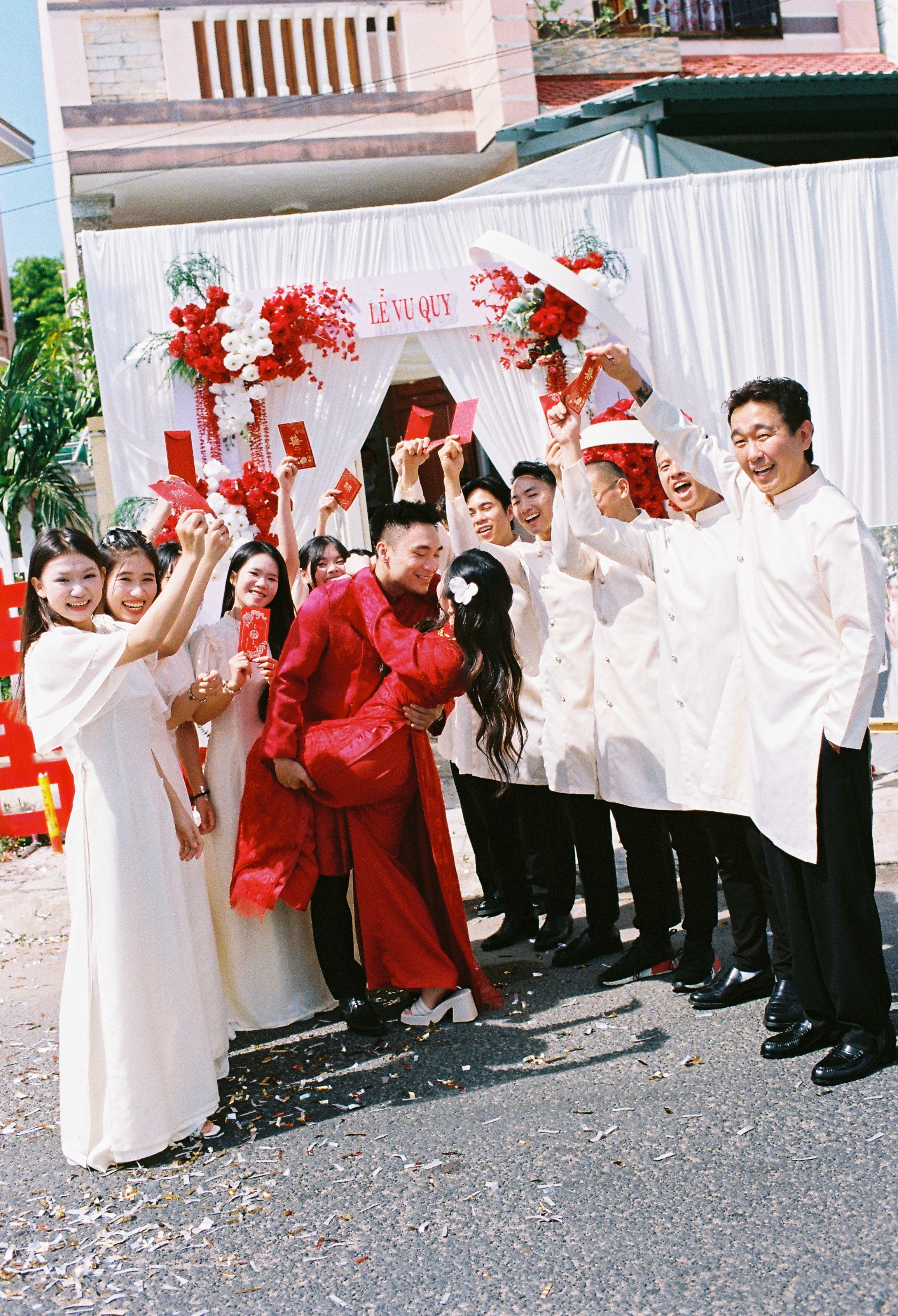 Tân & Thảo. Cam Images