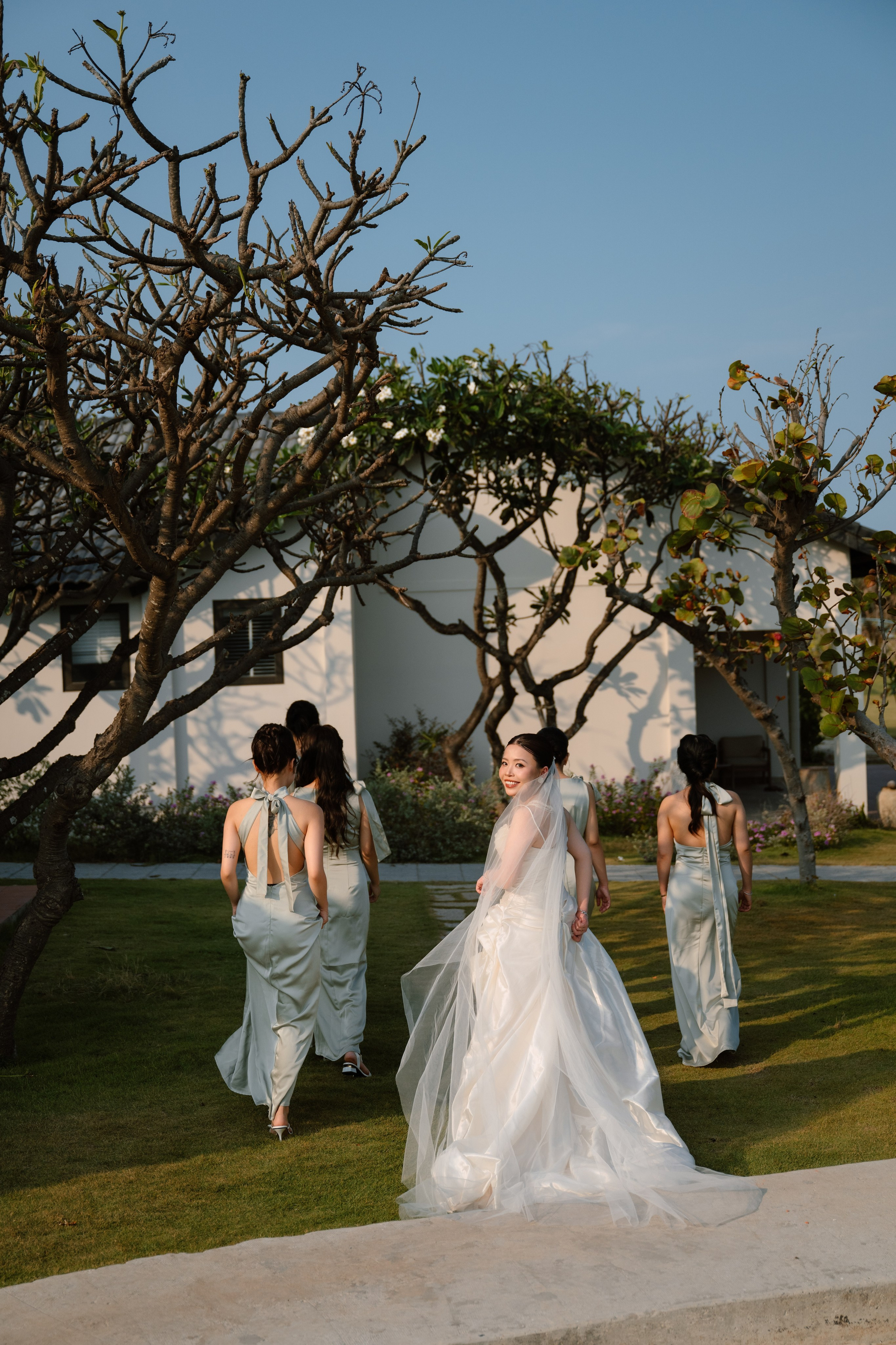 Uyên & Lee. Cam Images