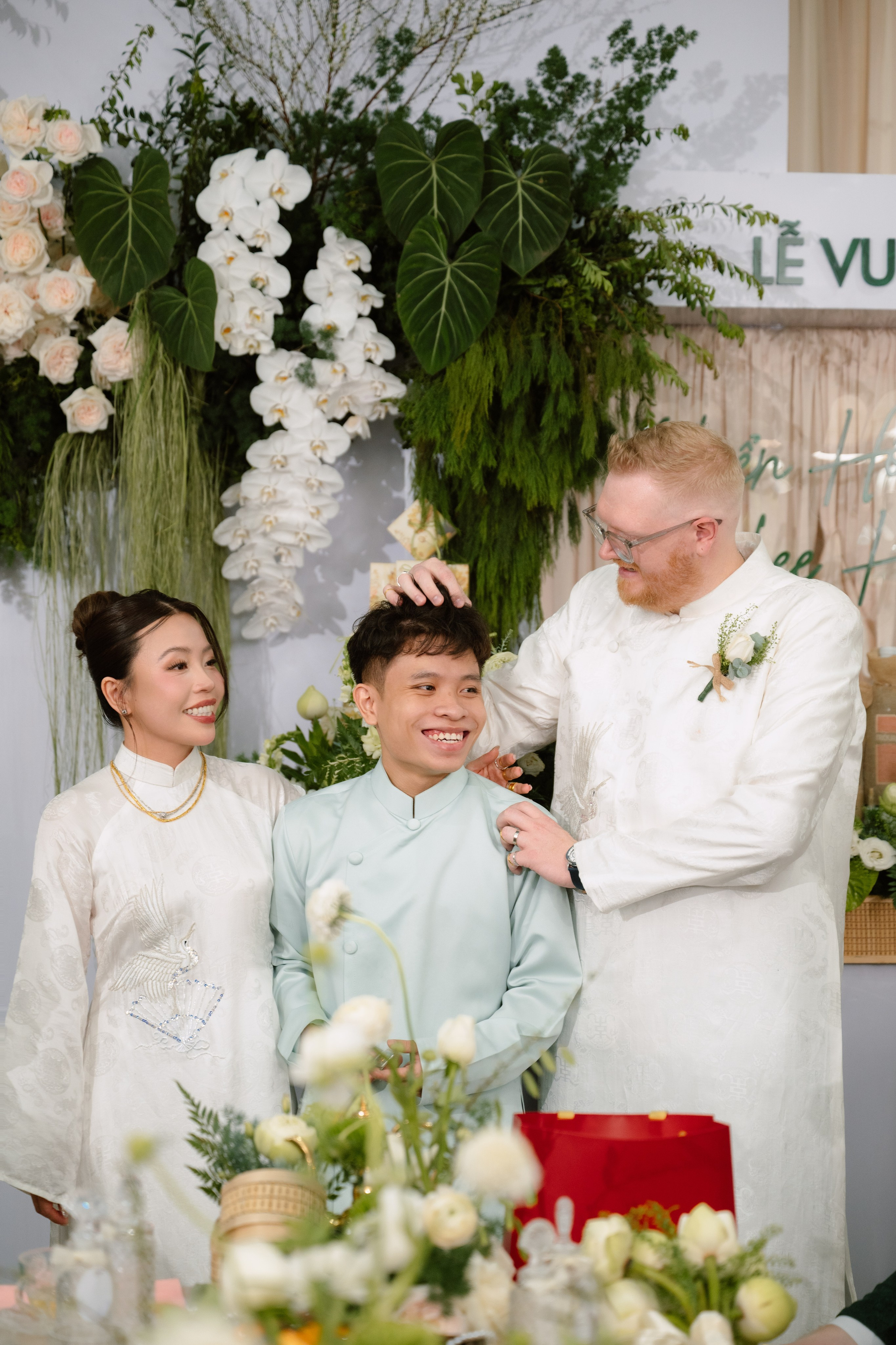 Uyên & Lee. Cam Images