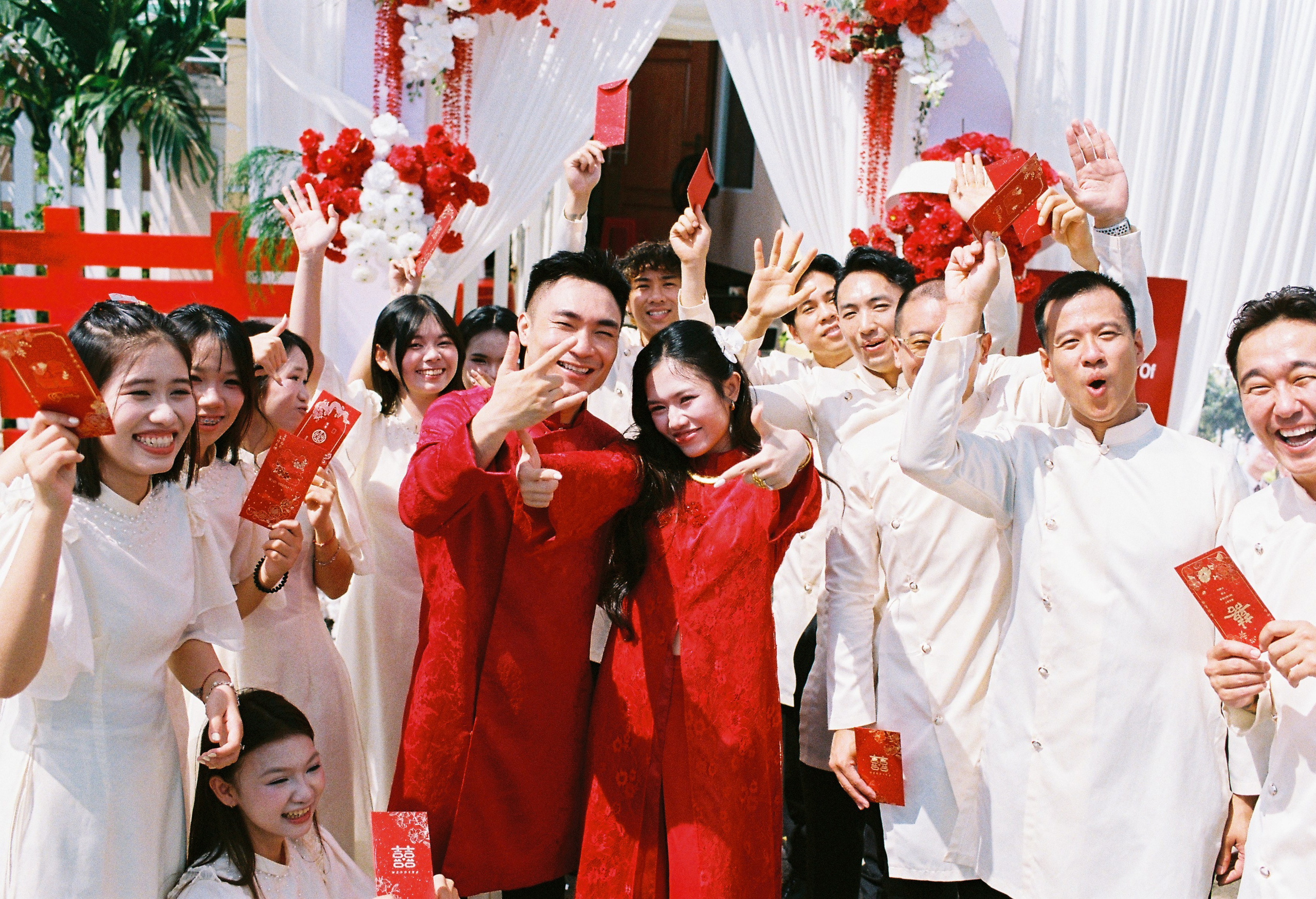 Tân & Thảo. Cam Images