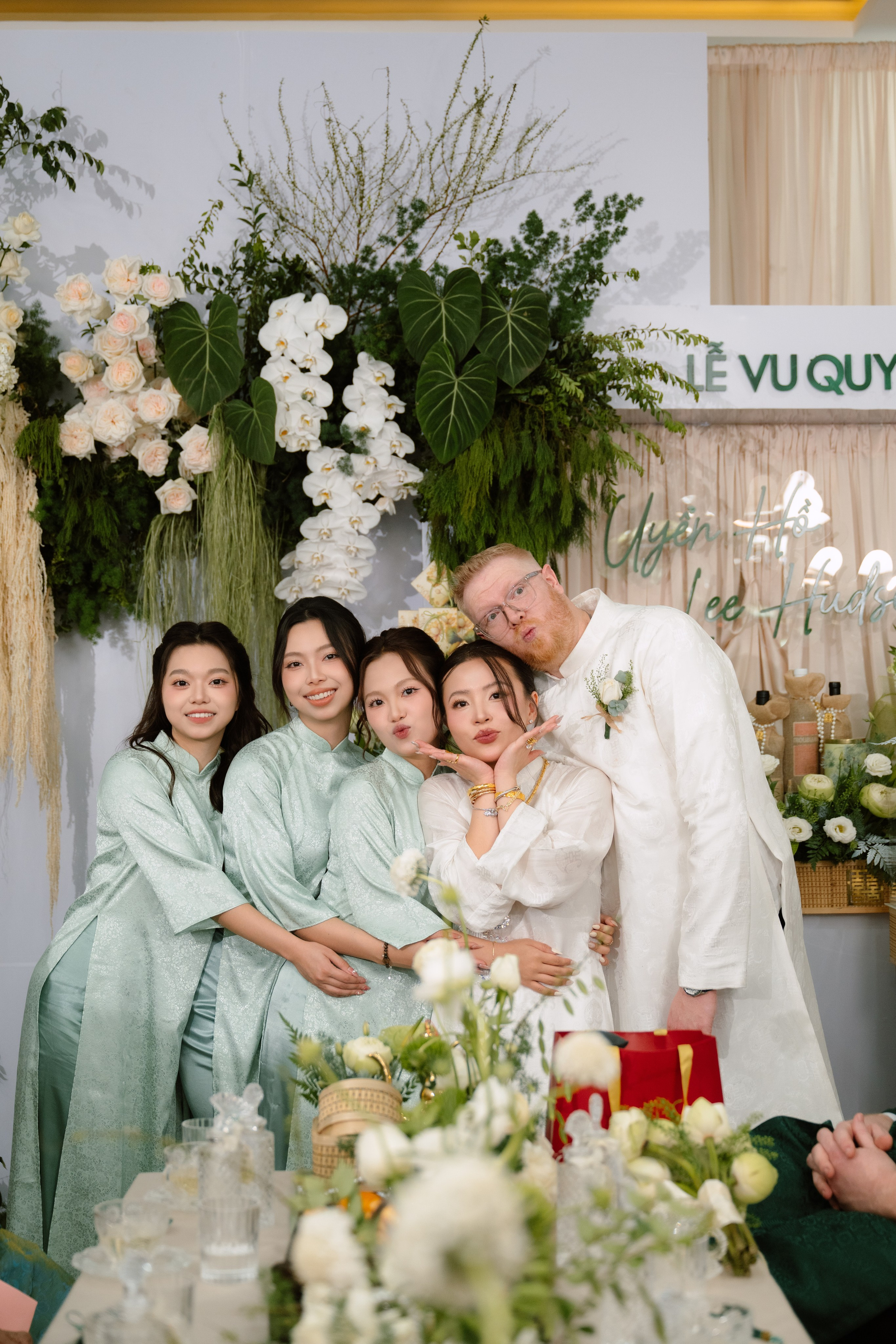 Uyên & Lee. Cam Images