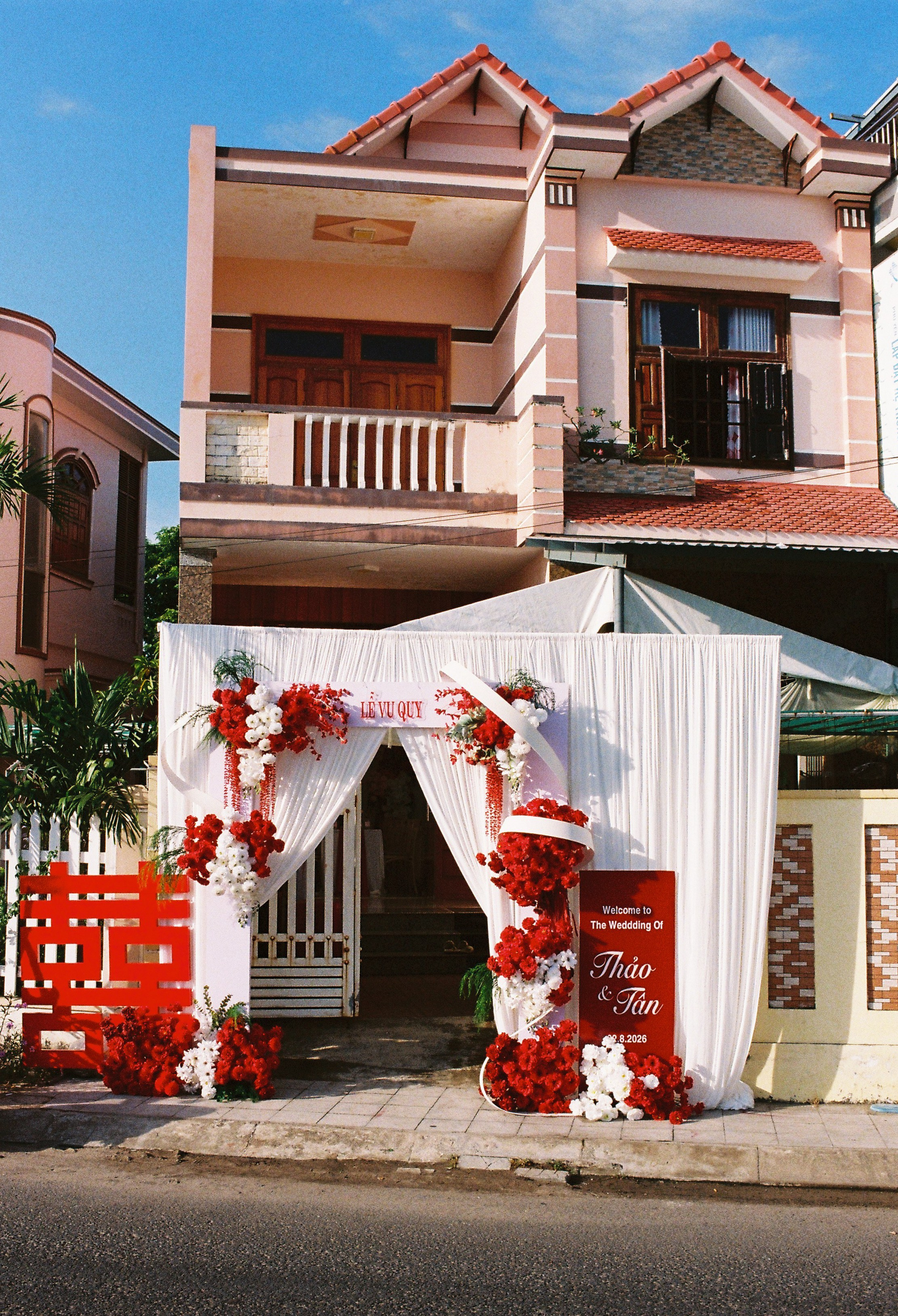 Tân & Thảo. Cam Images