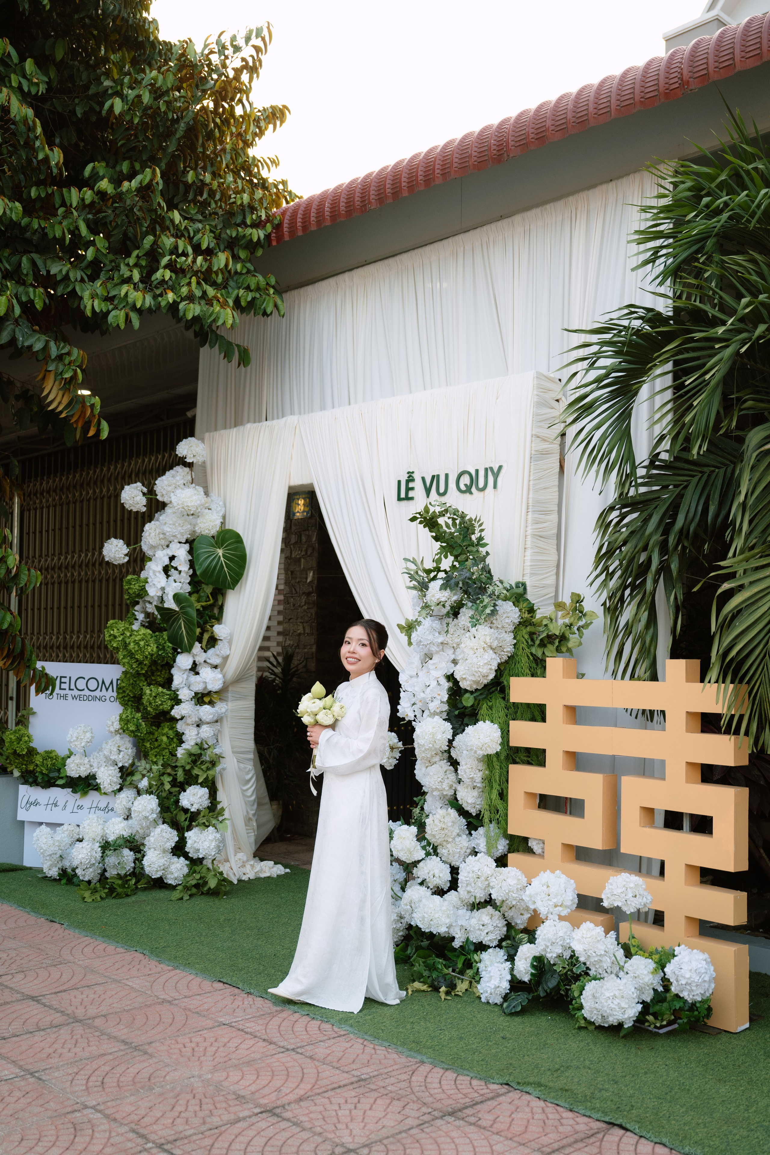 Uyên & Lee. Cam Images