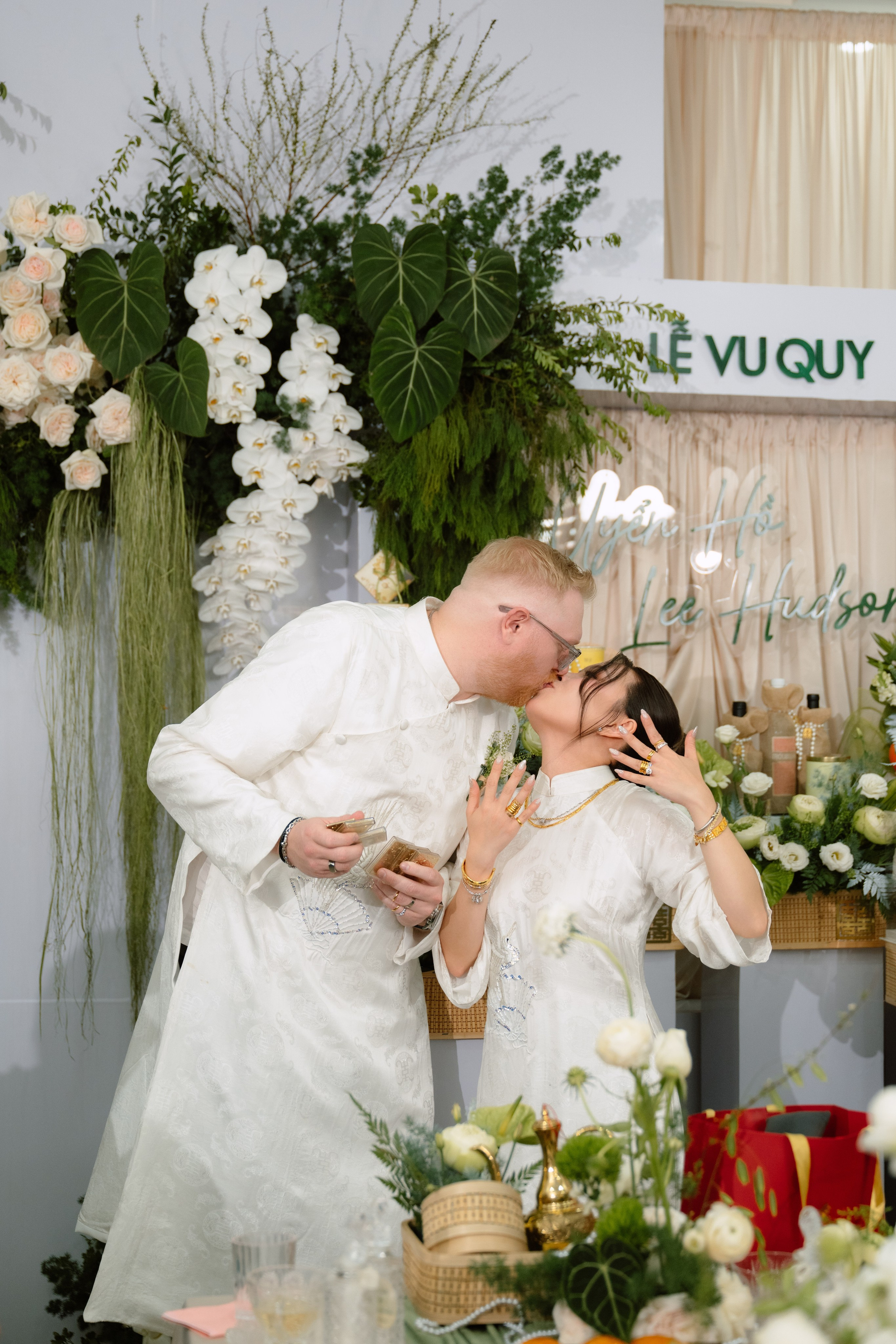 Uyên & Lee. Cam Images
