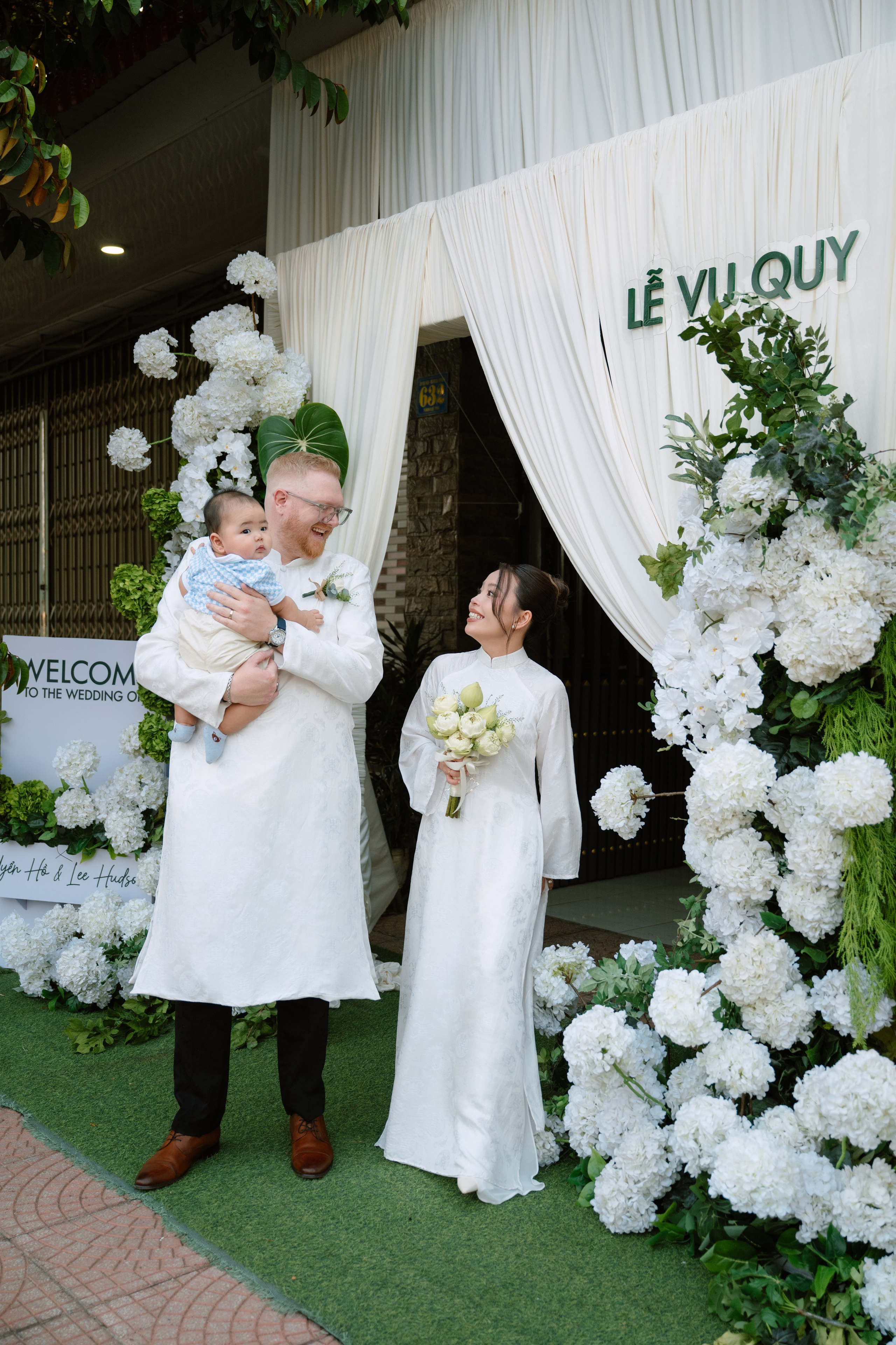 Uyên & Lee. Cam Images