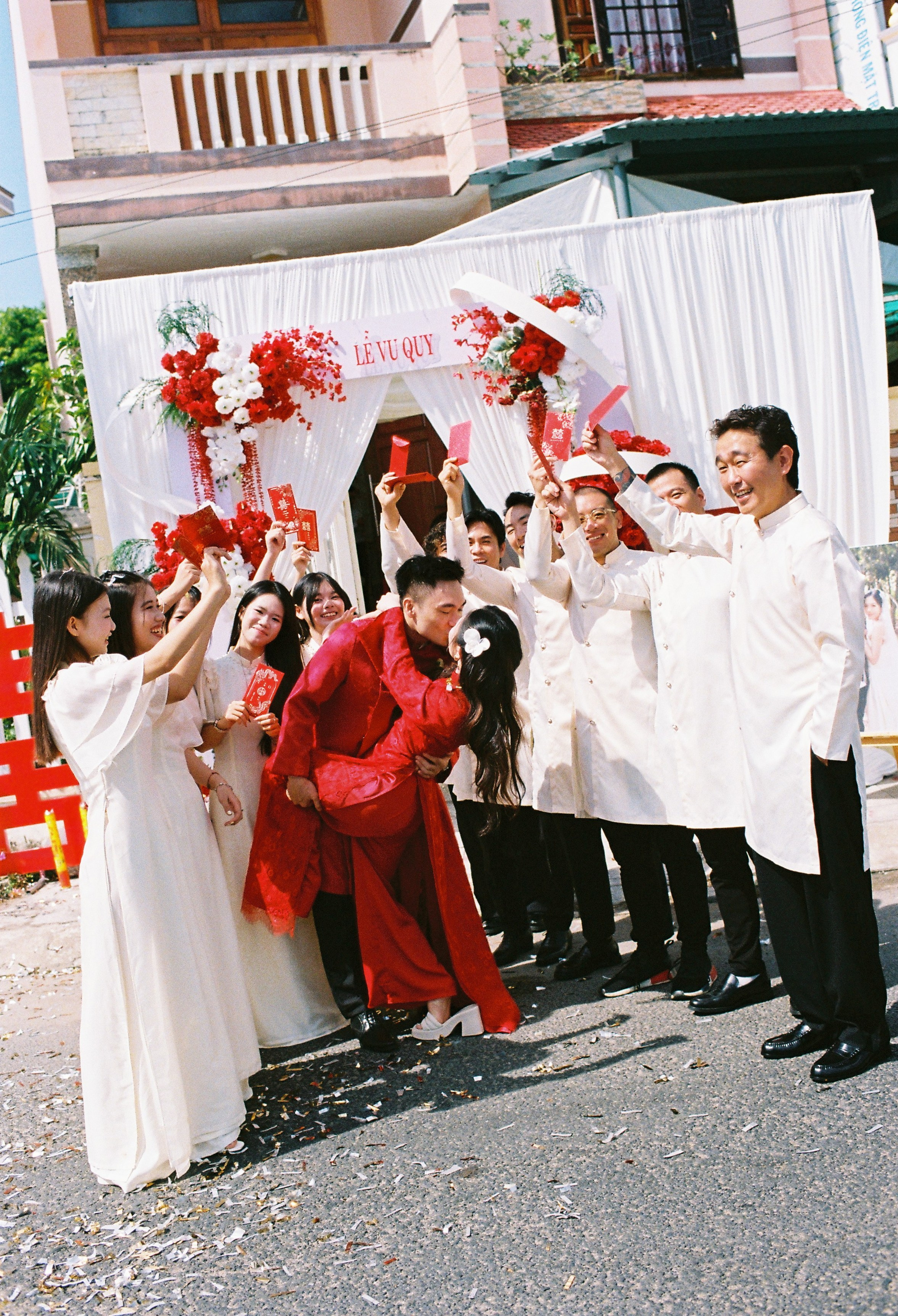 Tân & Thảo. Cam Images