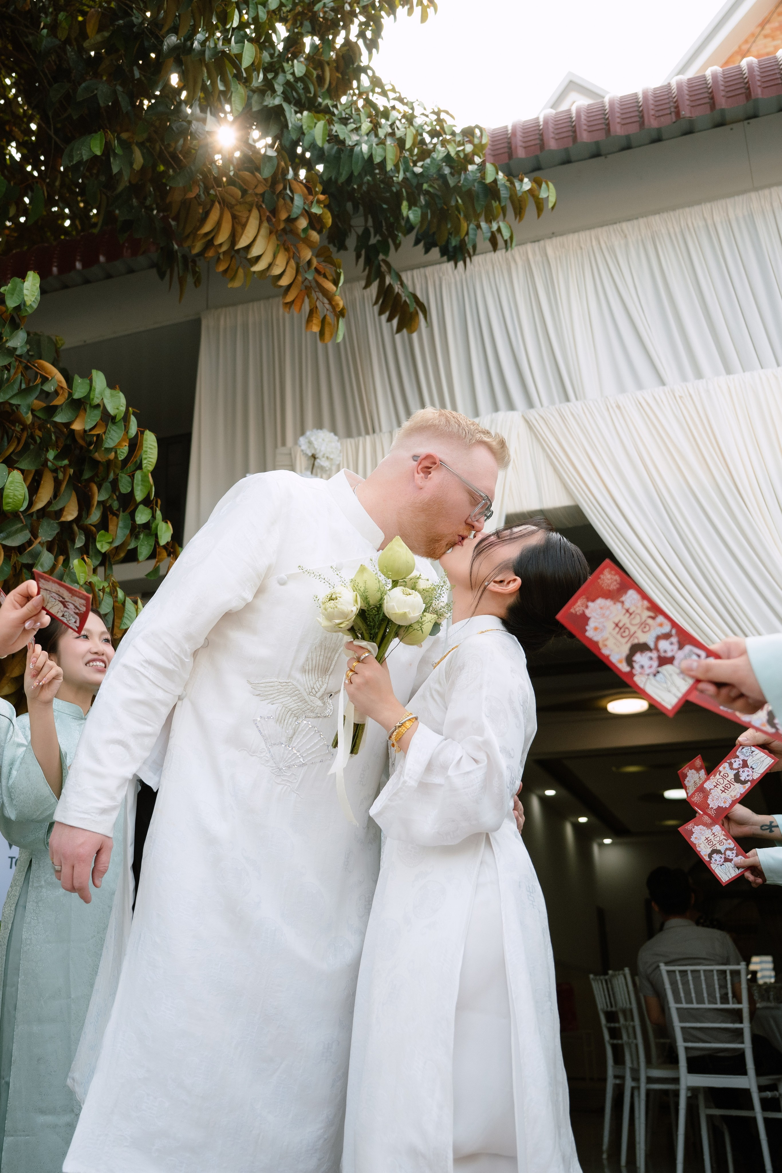 Uyên & Lee. Cam Images