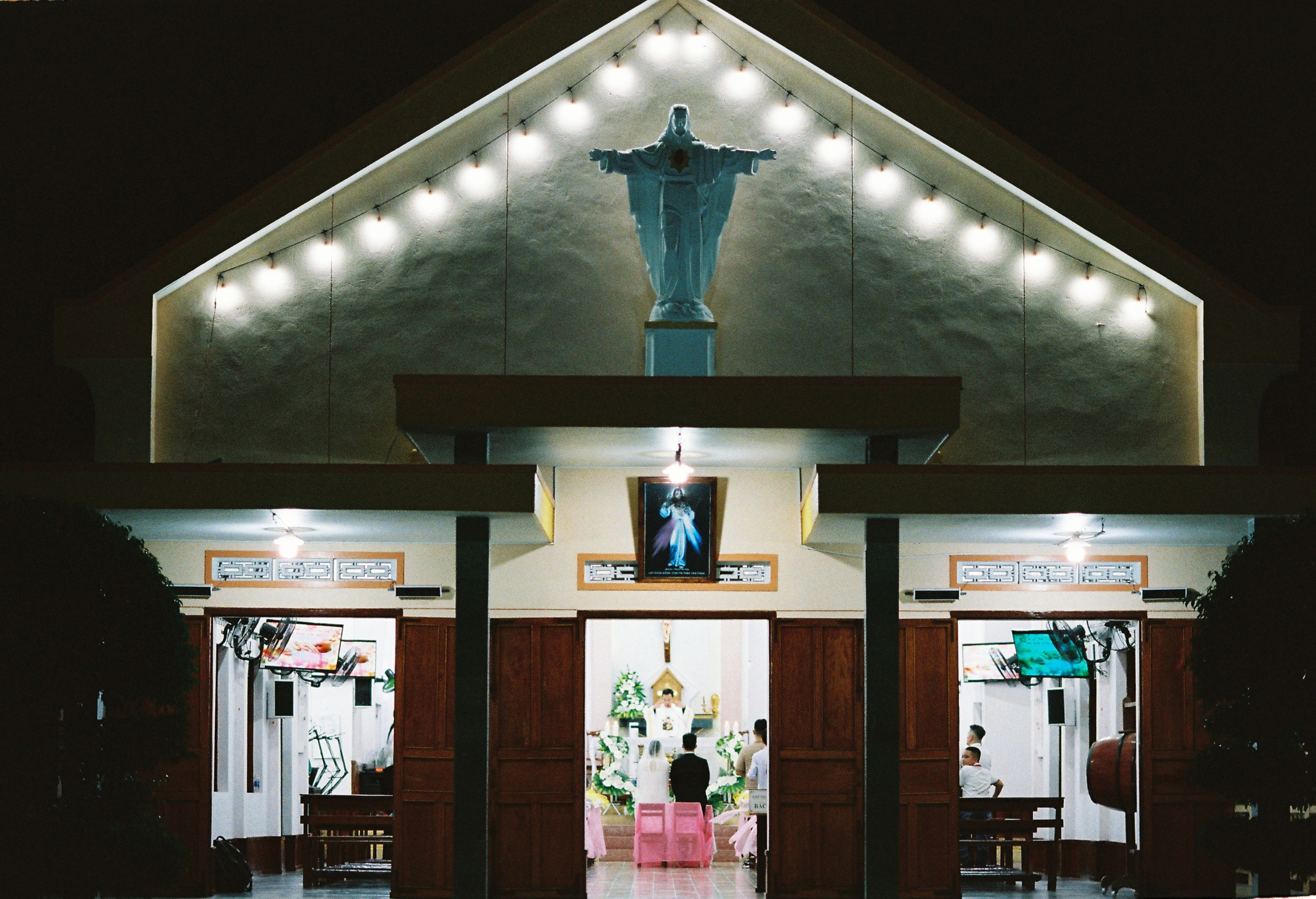 Tan & Thao. Cam Images