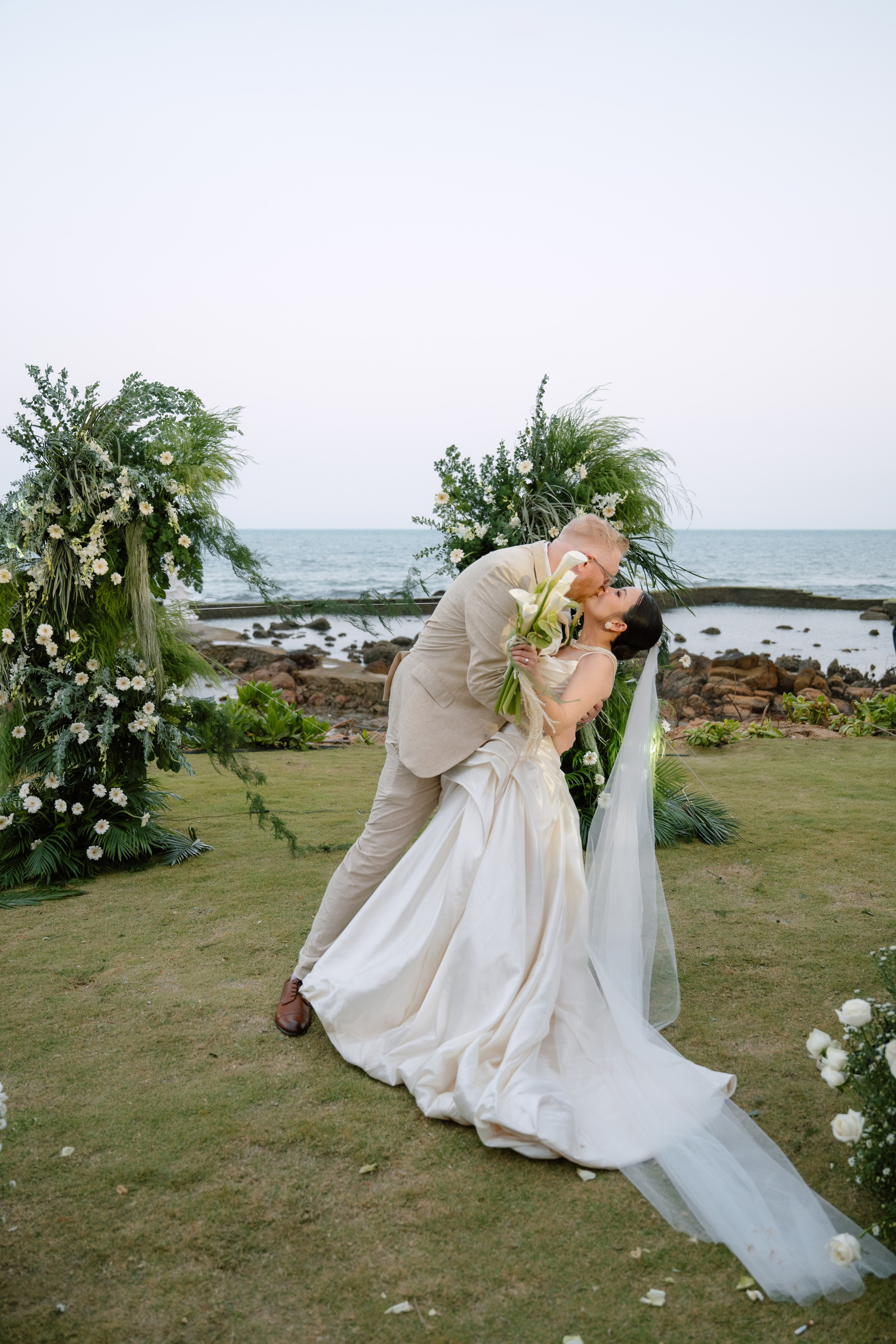 Uyên & Lee. Cam Images