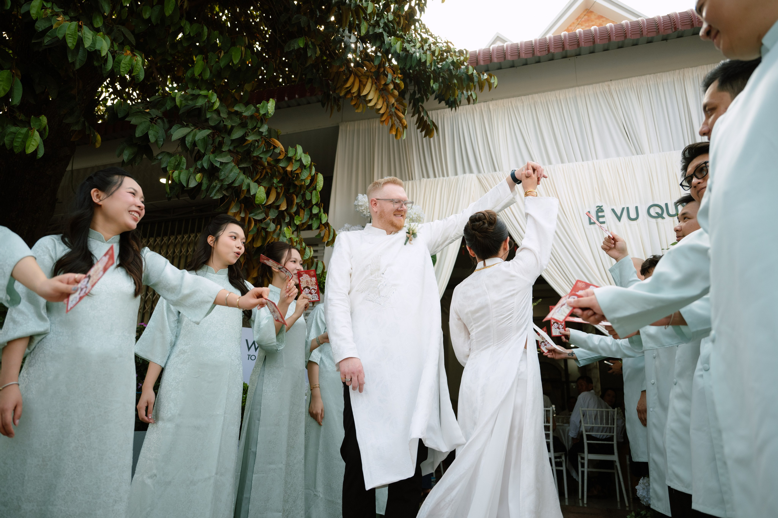 Uyên & Lee. Cam Images