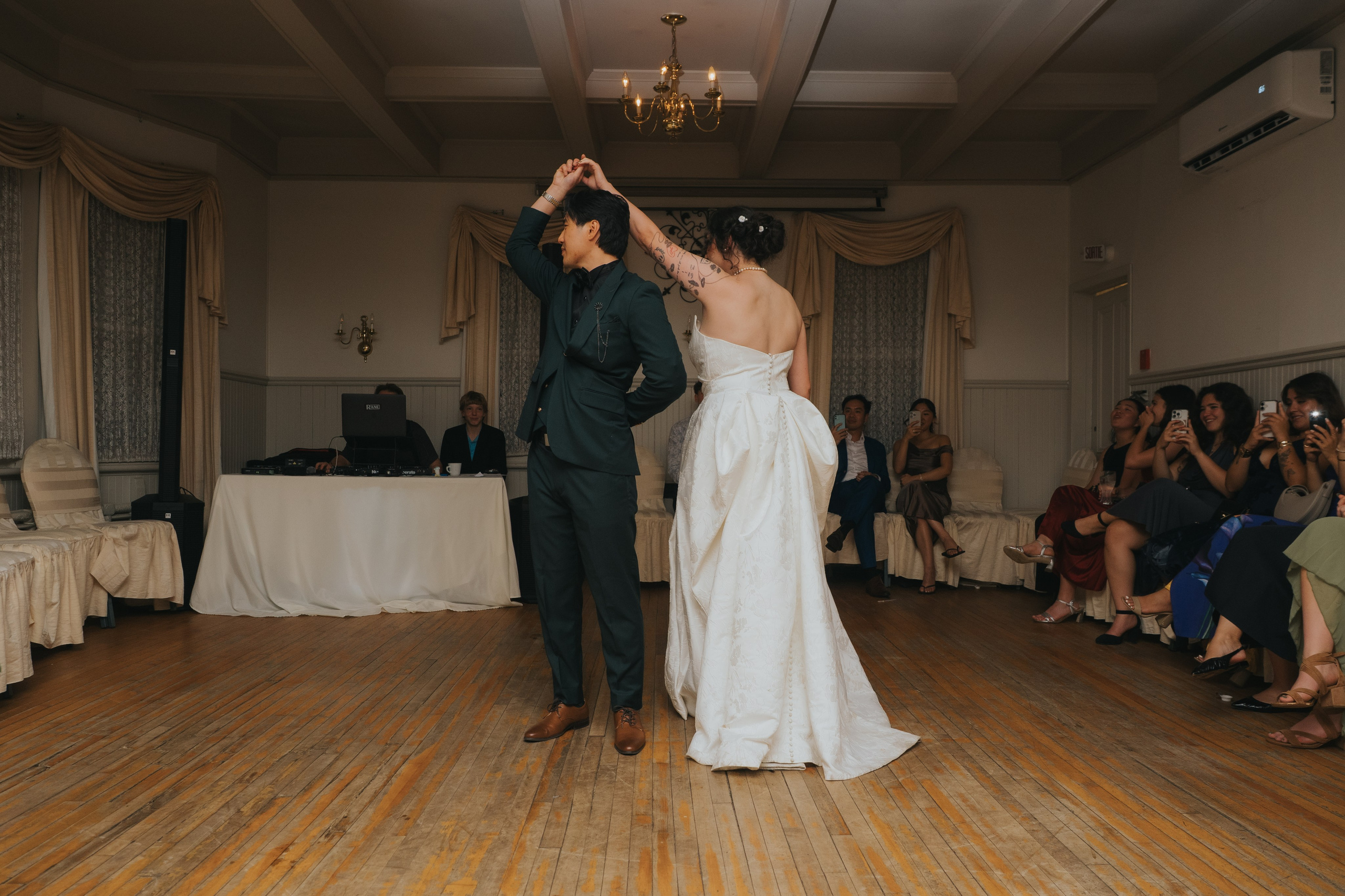 Wedding of Camille and Dinh. Wedding and Family Photography Montreal Muriel Oe Photo