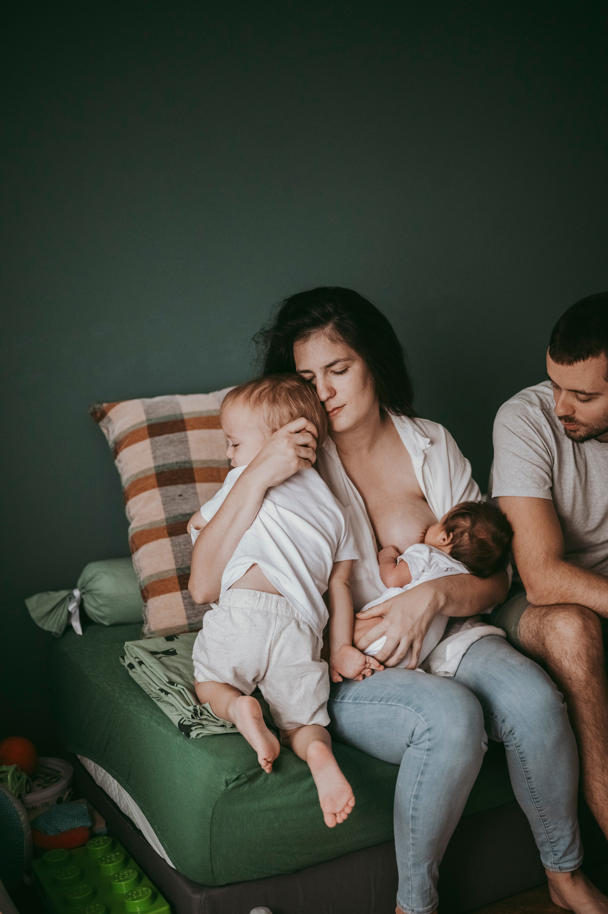 Sonja, Nikola, Lazar i Luka / porodicno fotografisanje kod kuce. Deciji i porodicni fotograf u Beogradu Oksana Skendzic