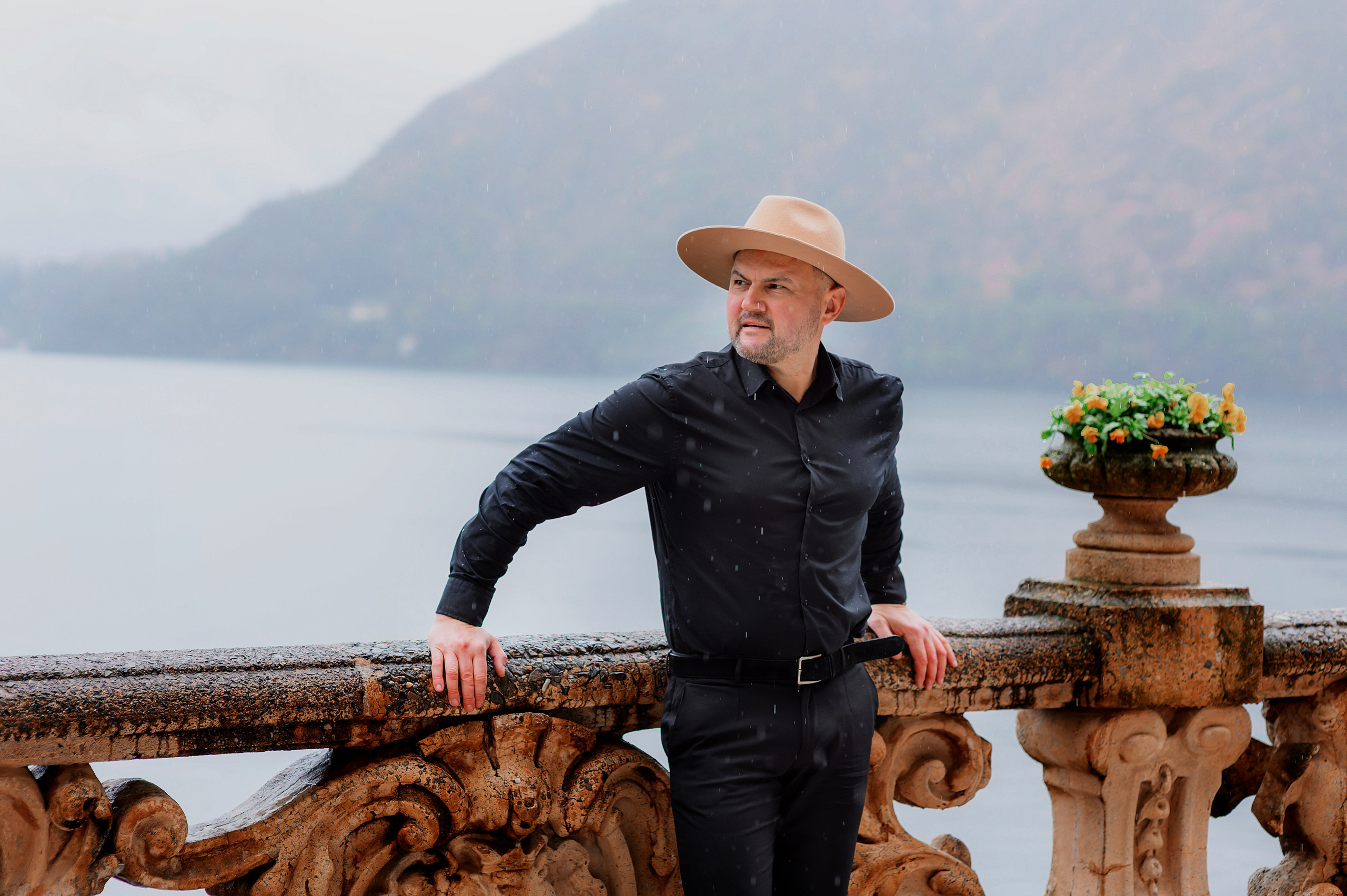 Como Evghenii. Wedding photographer from Moldova Alexey Chipchiu