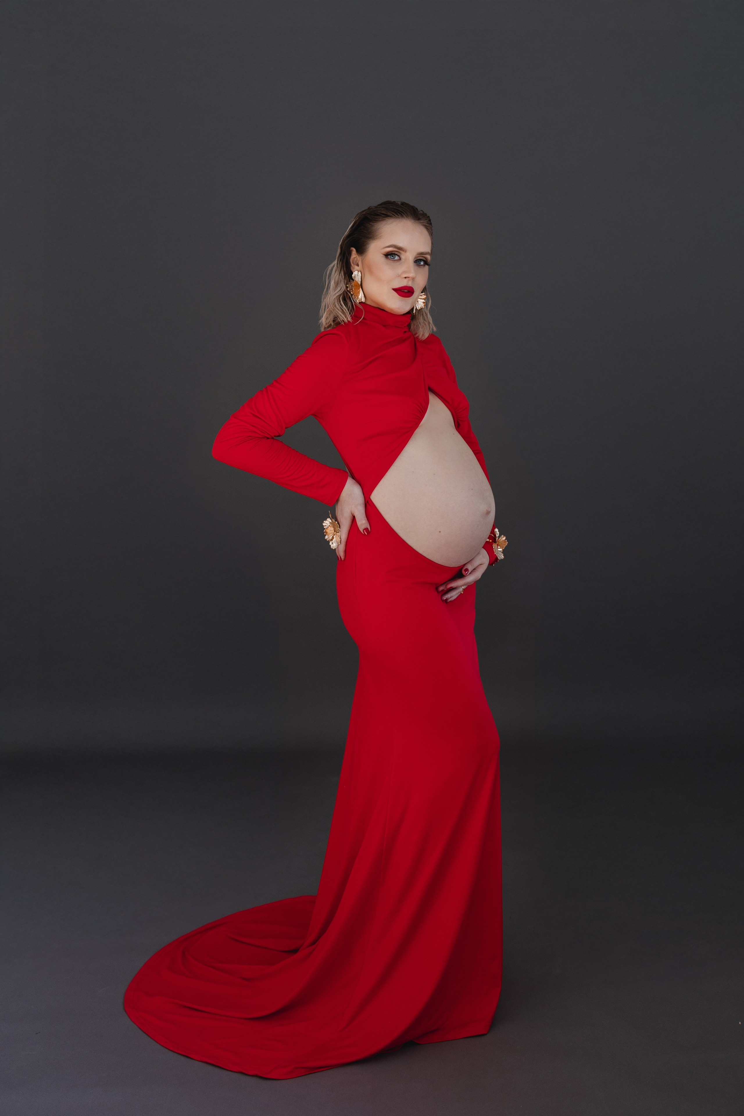 Babybauch Shooting im Fotostudio | Schwangerschaftsfotos in Bochum. Hochzeitsfotografin Bochum | Halyna Reiche Fotografie NRW