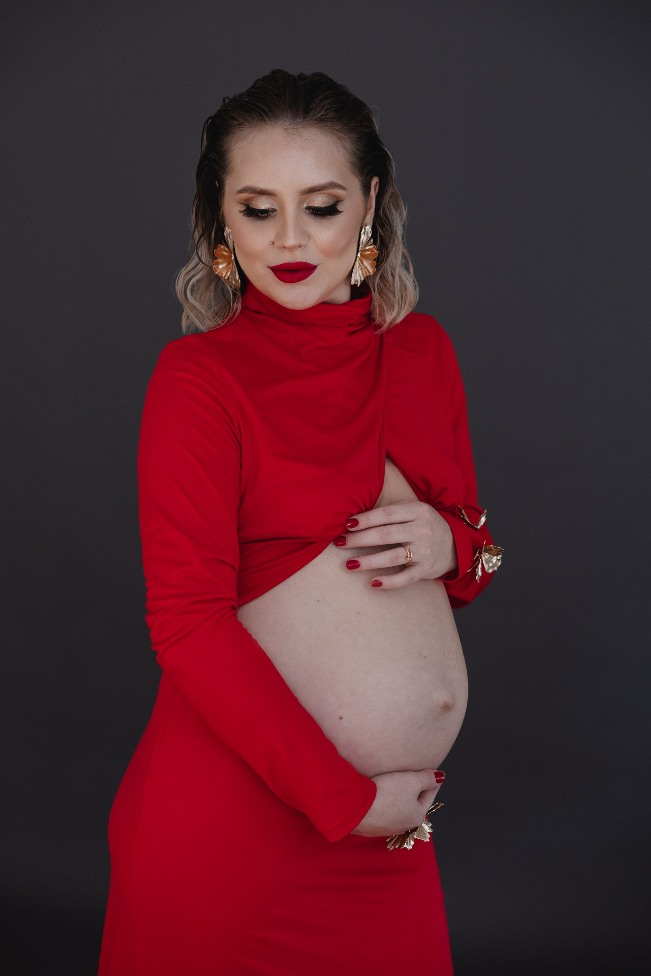 Babybauch Shooting im Fotostudio | Schwangerschaftsfotos in Bochum. Hochzeitsfotografin Bochum | Halyna Reiche Fotografie NRW