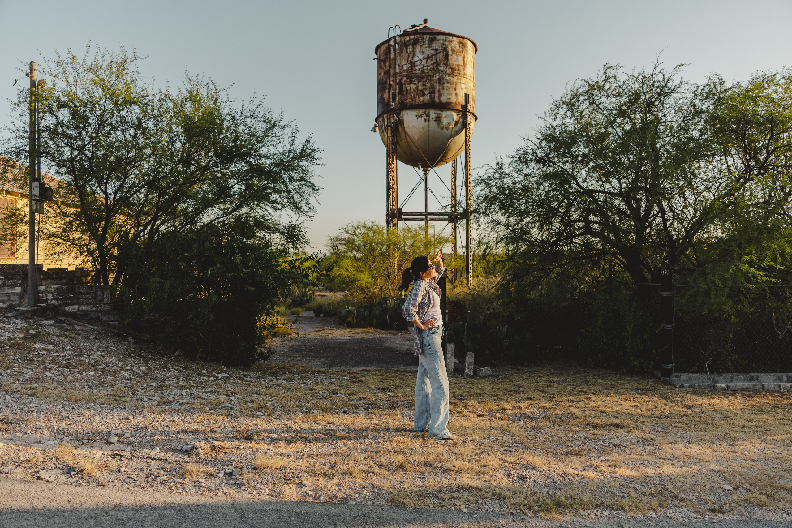 Caminando por Comstock. Pentaprisma | Jaz Espinoza The Wedding Photographer