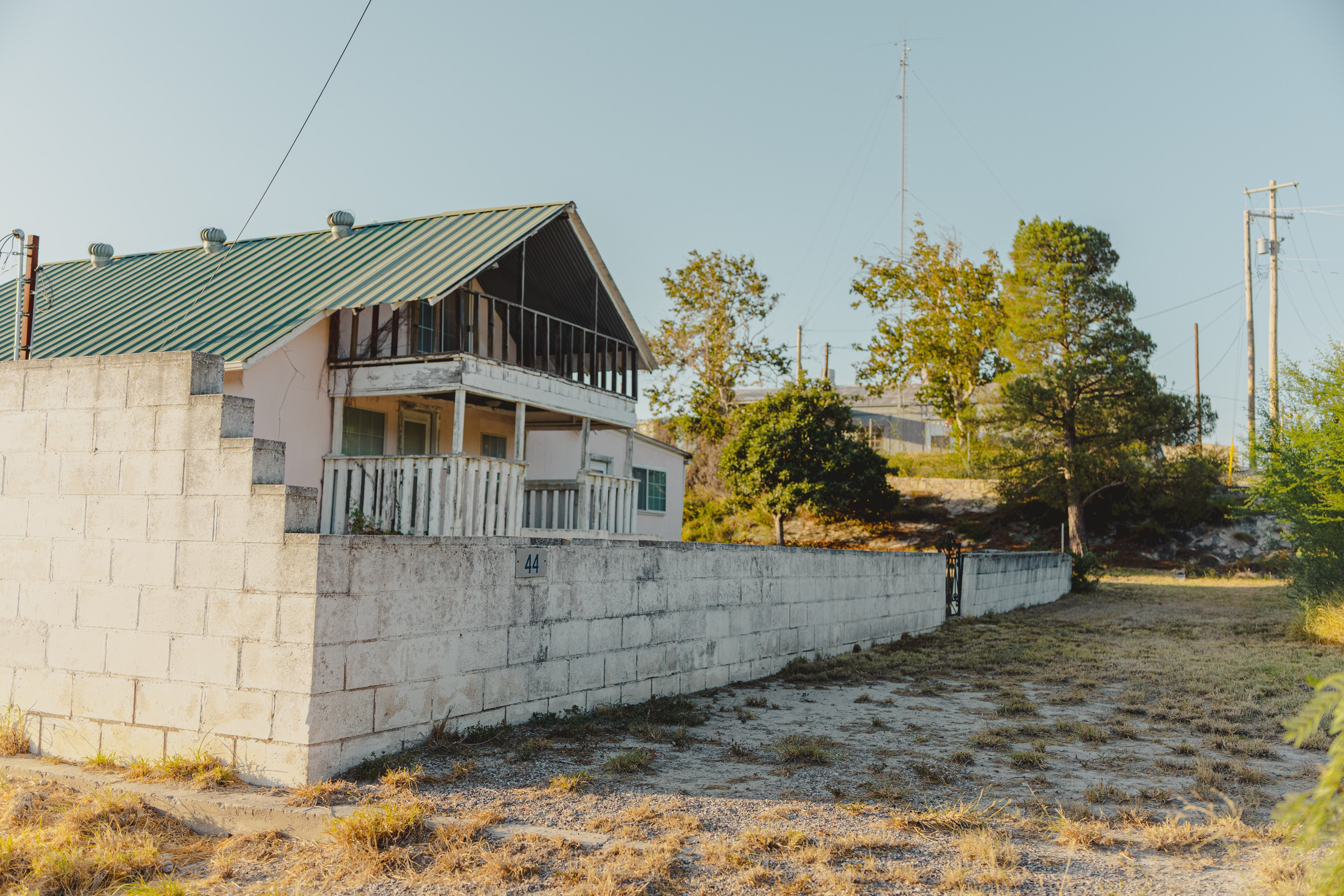 Caminando por Comstock. Pentaprisma | Jaz Espinoza The Wedding Photographer