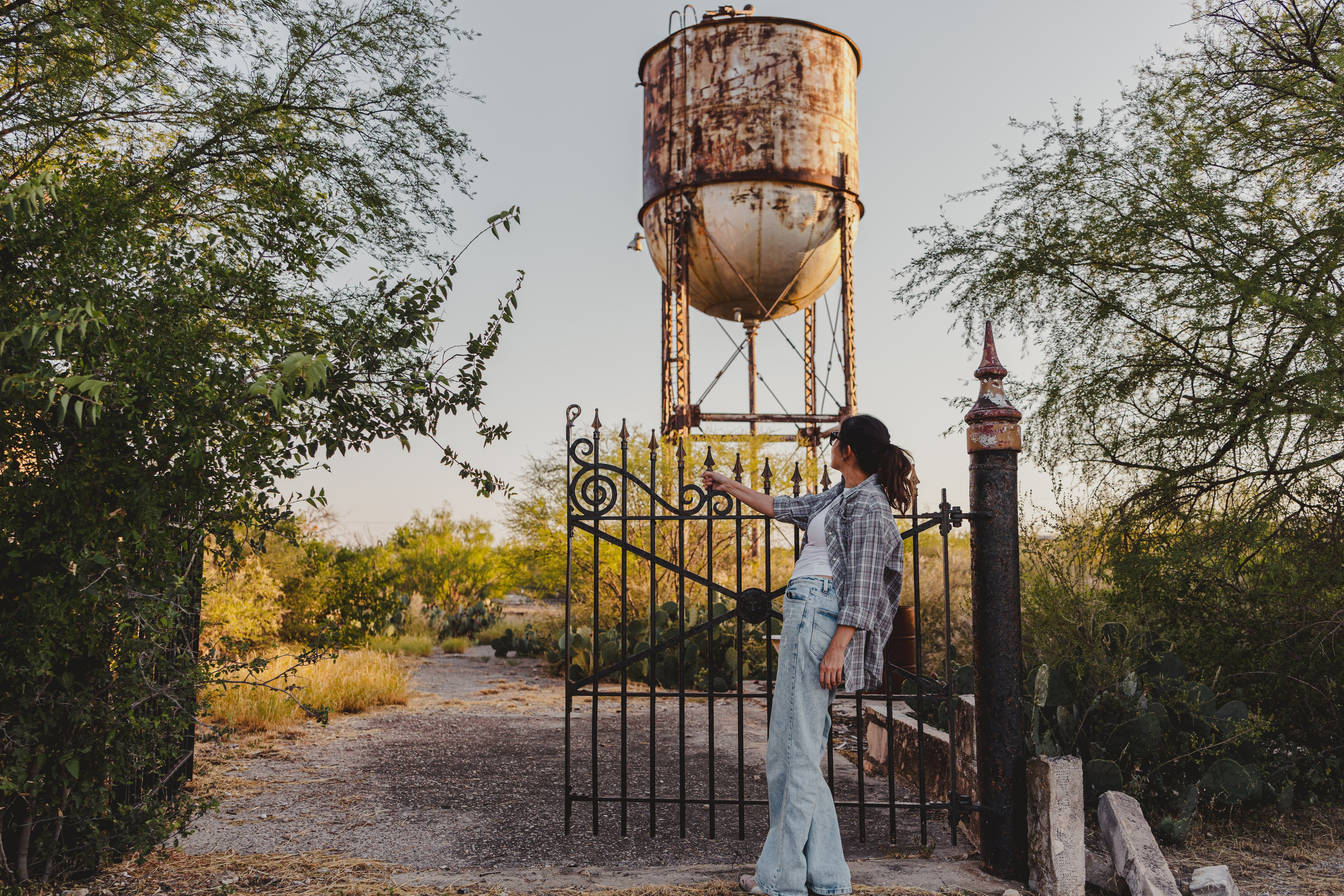 Caminando por Comstock. Pentaprisma | Jaz Espinoza The Wedding Photographer