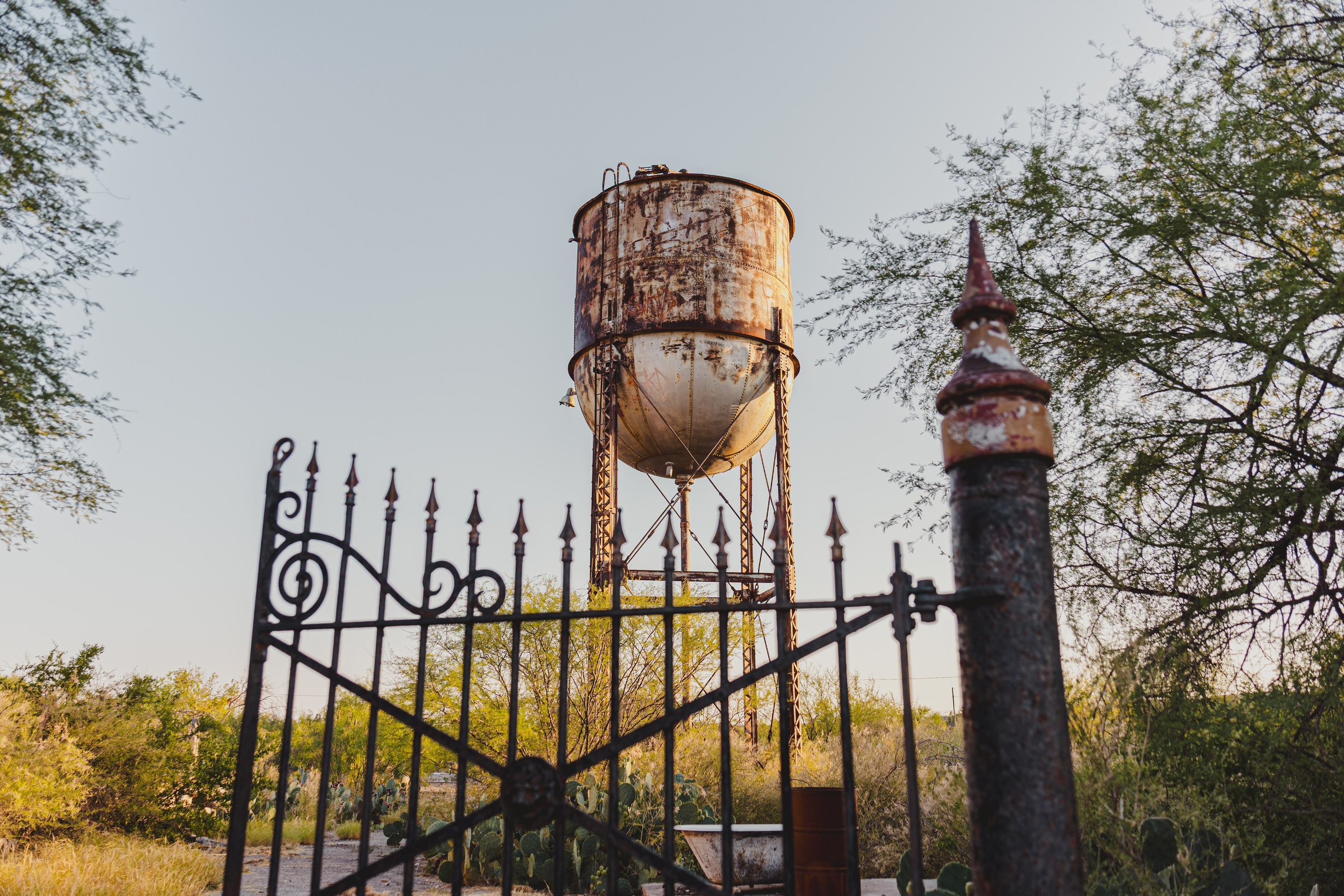 Caminando por Comstock. Pentaprisma | Jaz Espinoza The Wedding Photographer