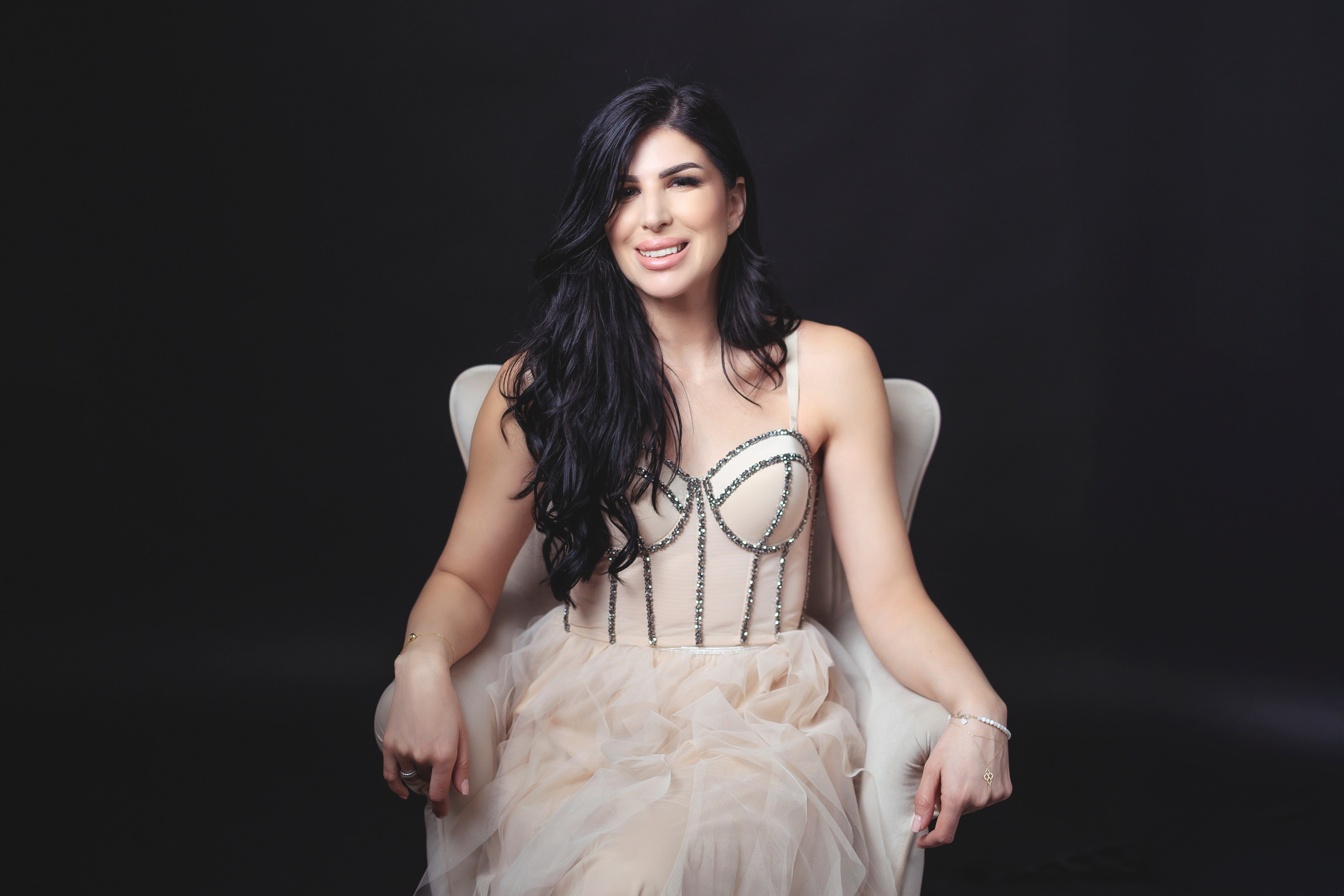 Portrete Constanta - O clipa de sinceritate in faţa camerei. Elena Mascan – Fotograf newborn, maternitate, portret, smash the cake & branding personal | La Femme Studio Photograpy|Constanţa