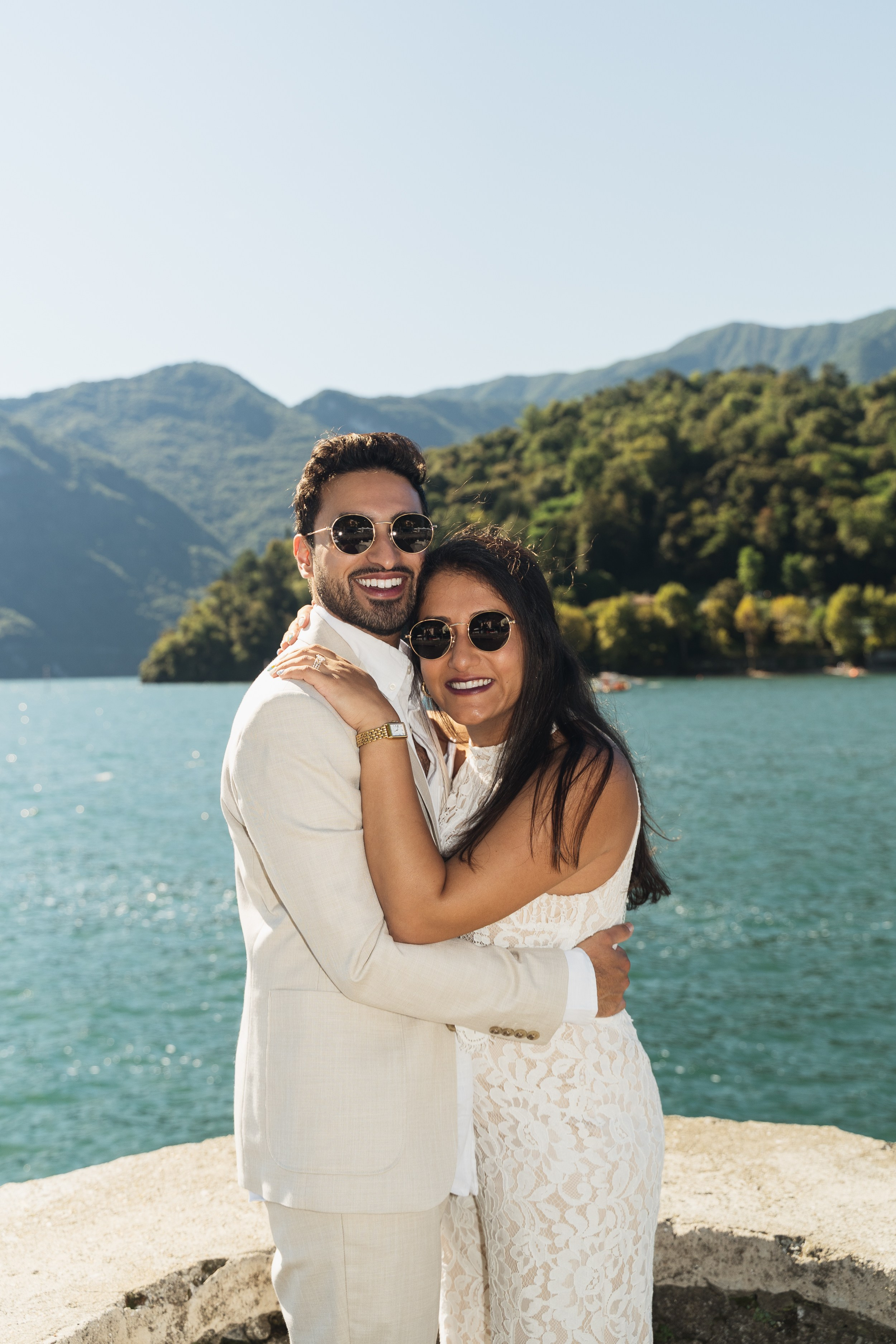 Boat Tour Anniversary in Lake Como. Proposal Photographer in Lake Como