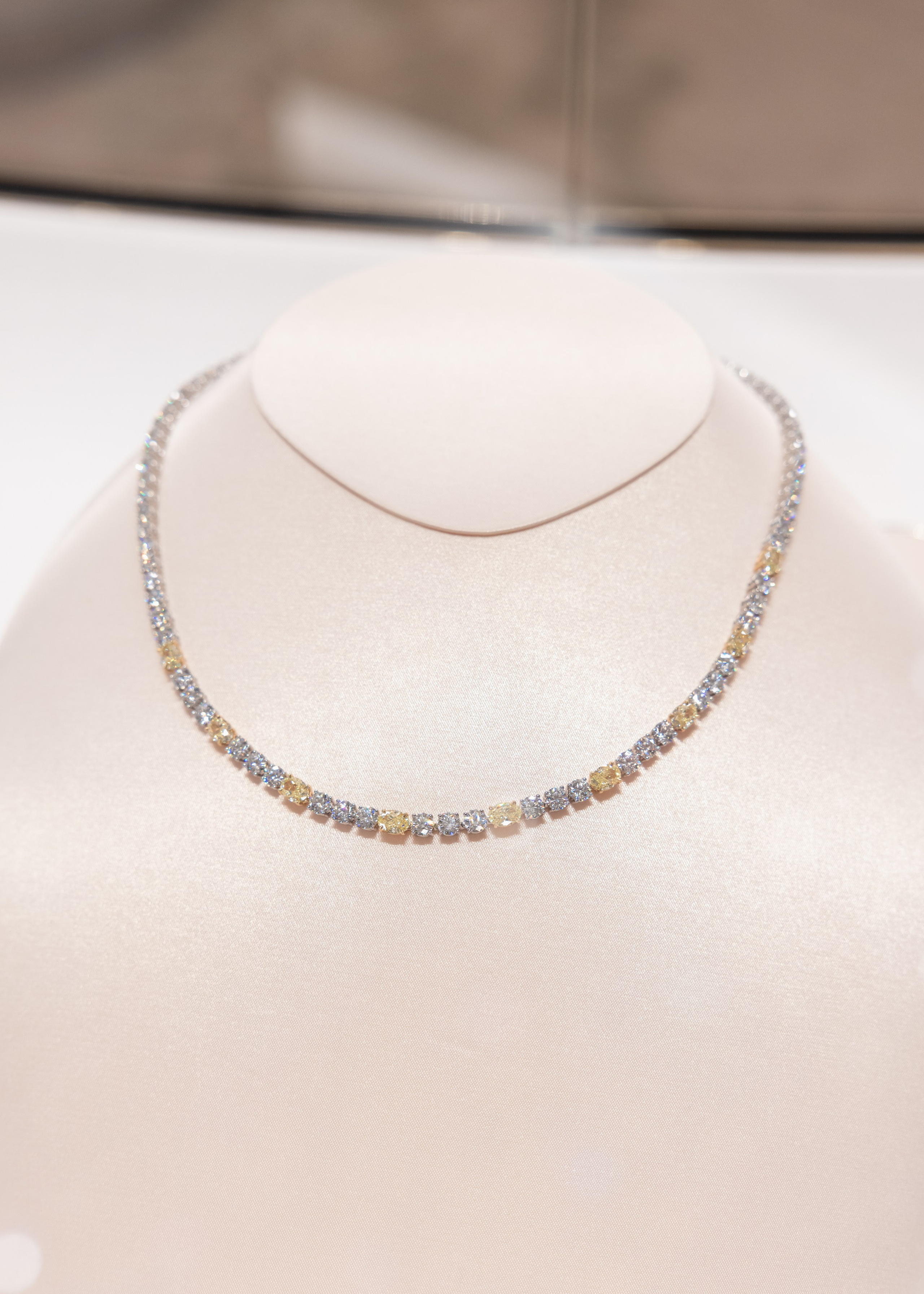 Tiffany. Professional wedding photographer in Copenhagen, Denmark — Julia Byron