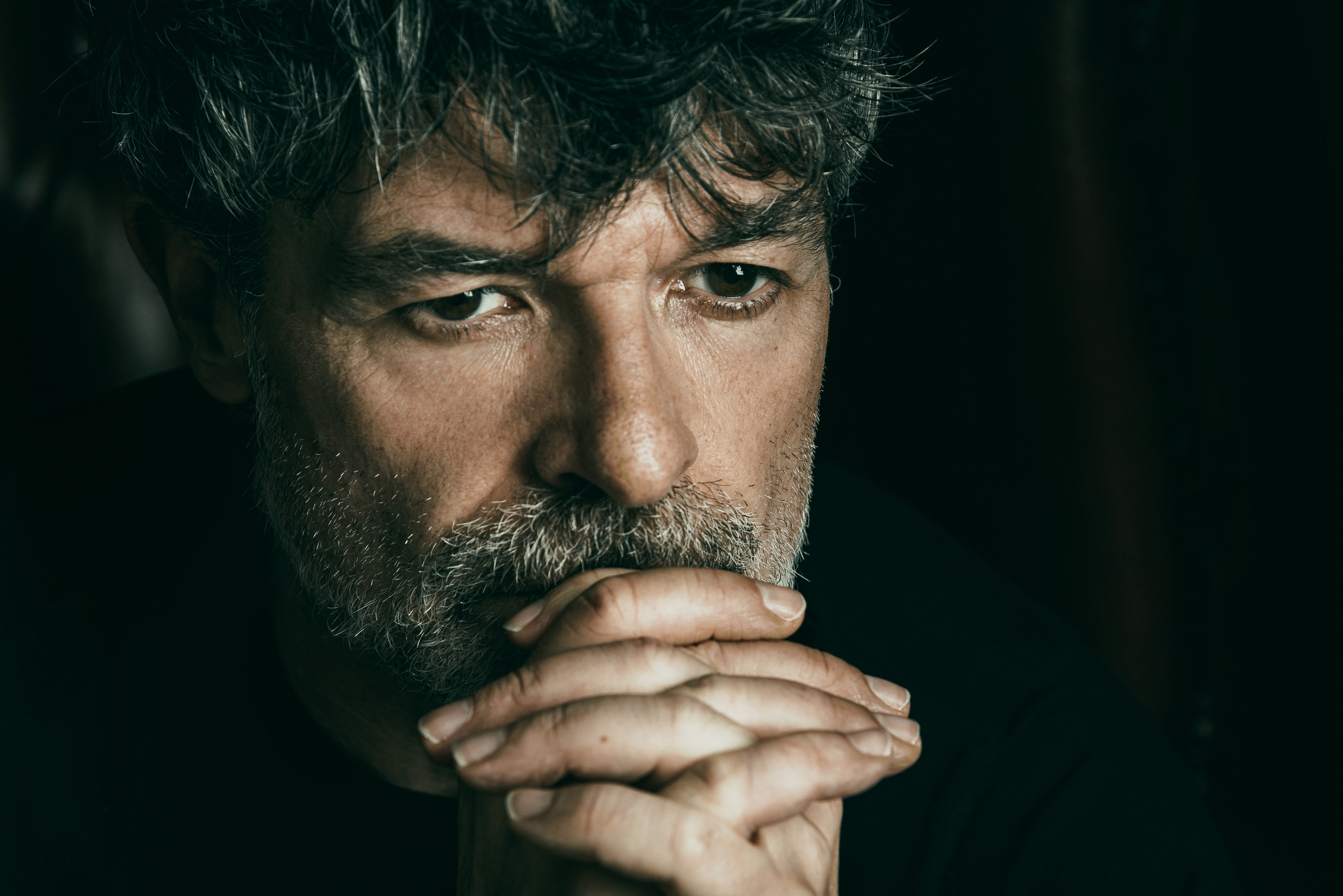 Nacho Guerreros. Студийная фотосессия для испанского актера