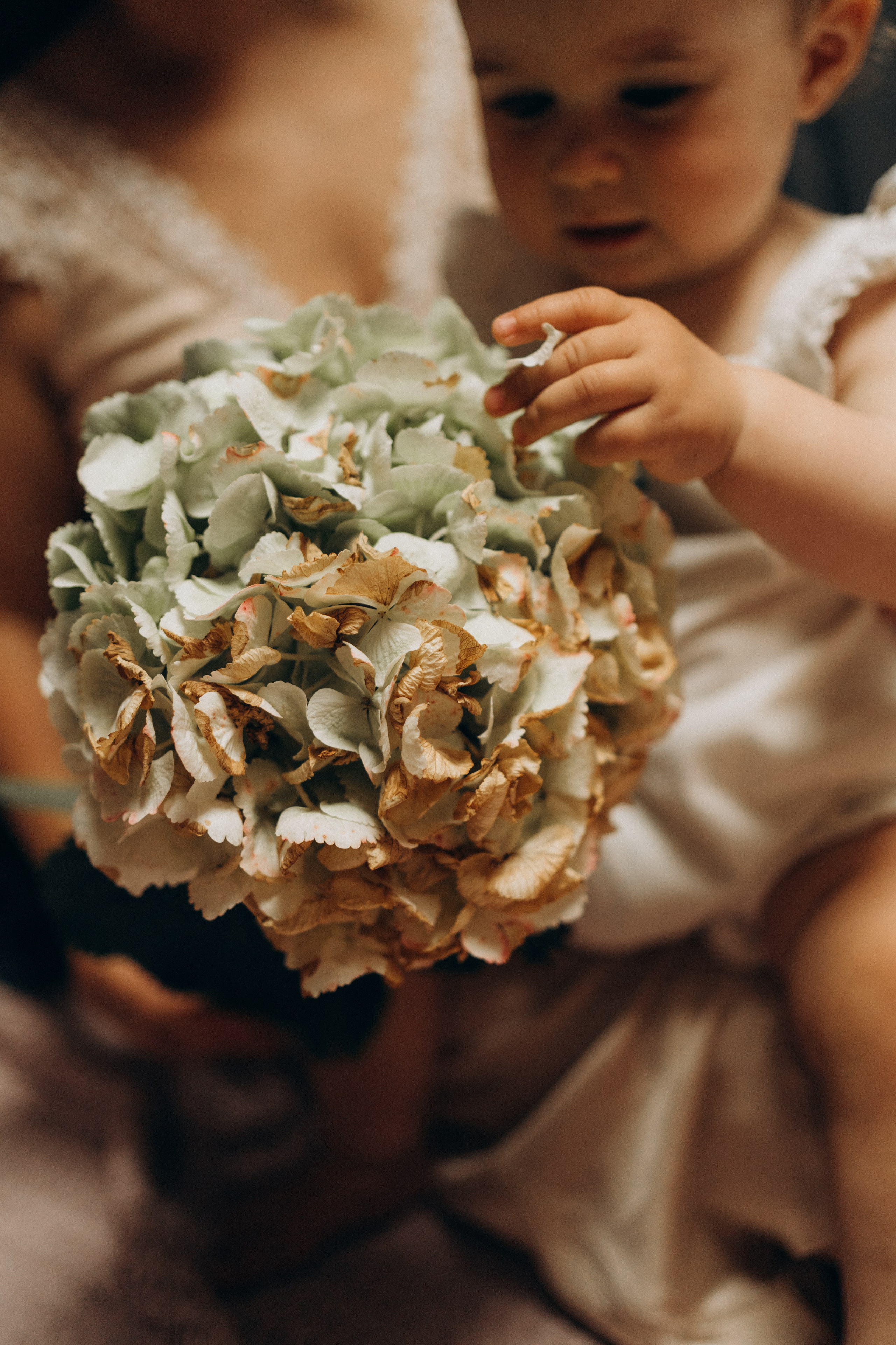 Julia & Grace. Family photographer in Helsinki, Victoria Guadagno