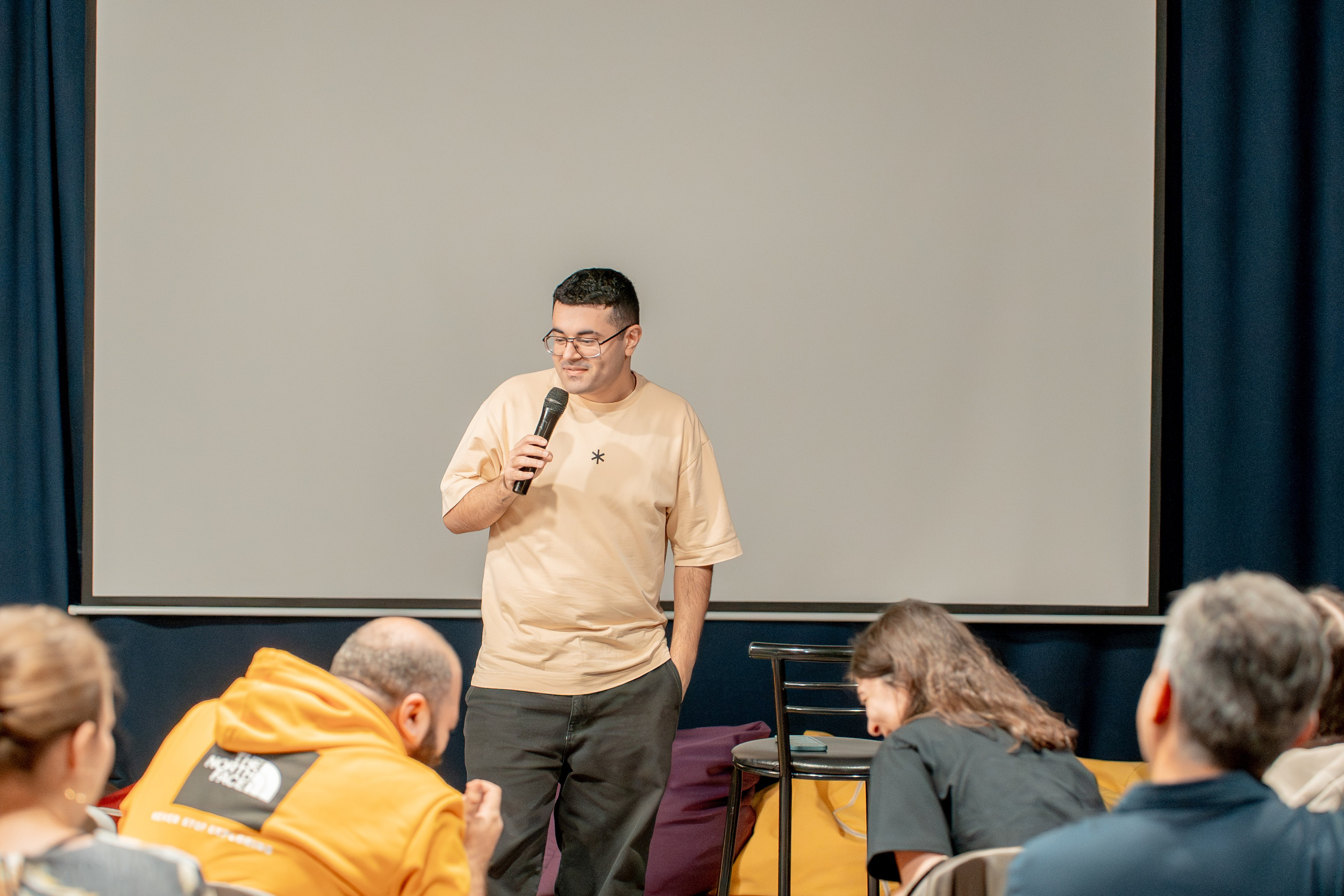 English stand up. Fotoqraf Vəli Məmmədov