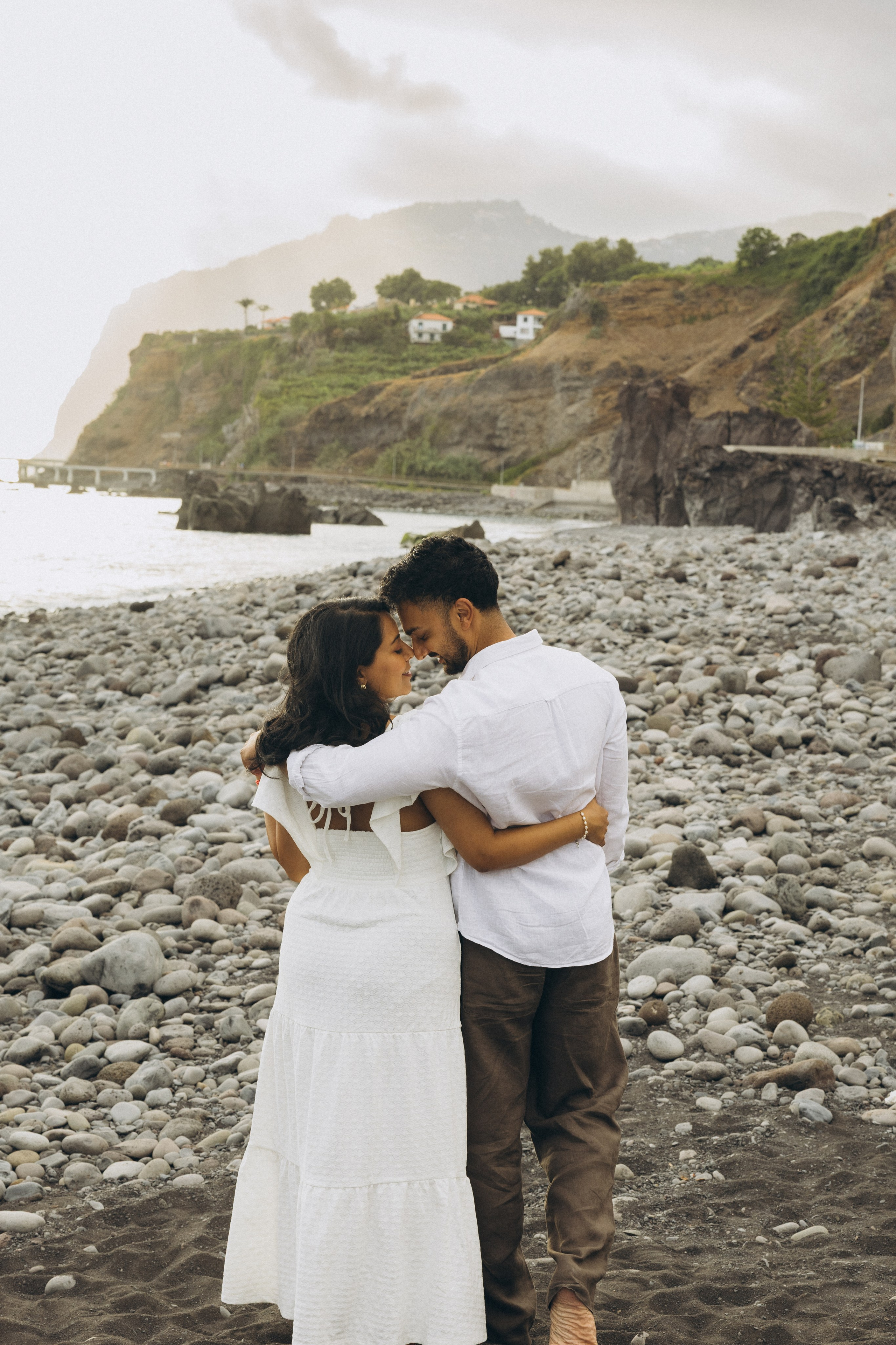Pregnancy Photoshoot at Formosa Beach, Madeira. Fotógrafa na Madeira para casais, pedidos de casamento, elopements e casamentos íntimos | Tatiana