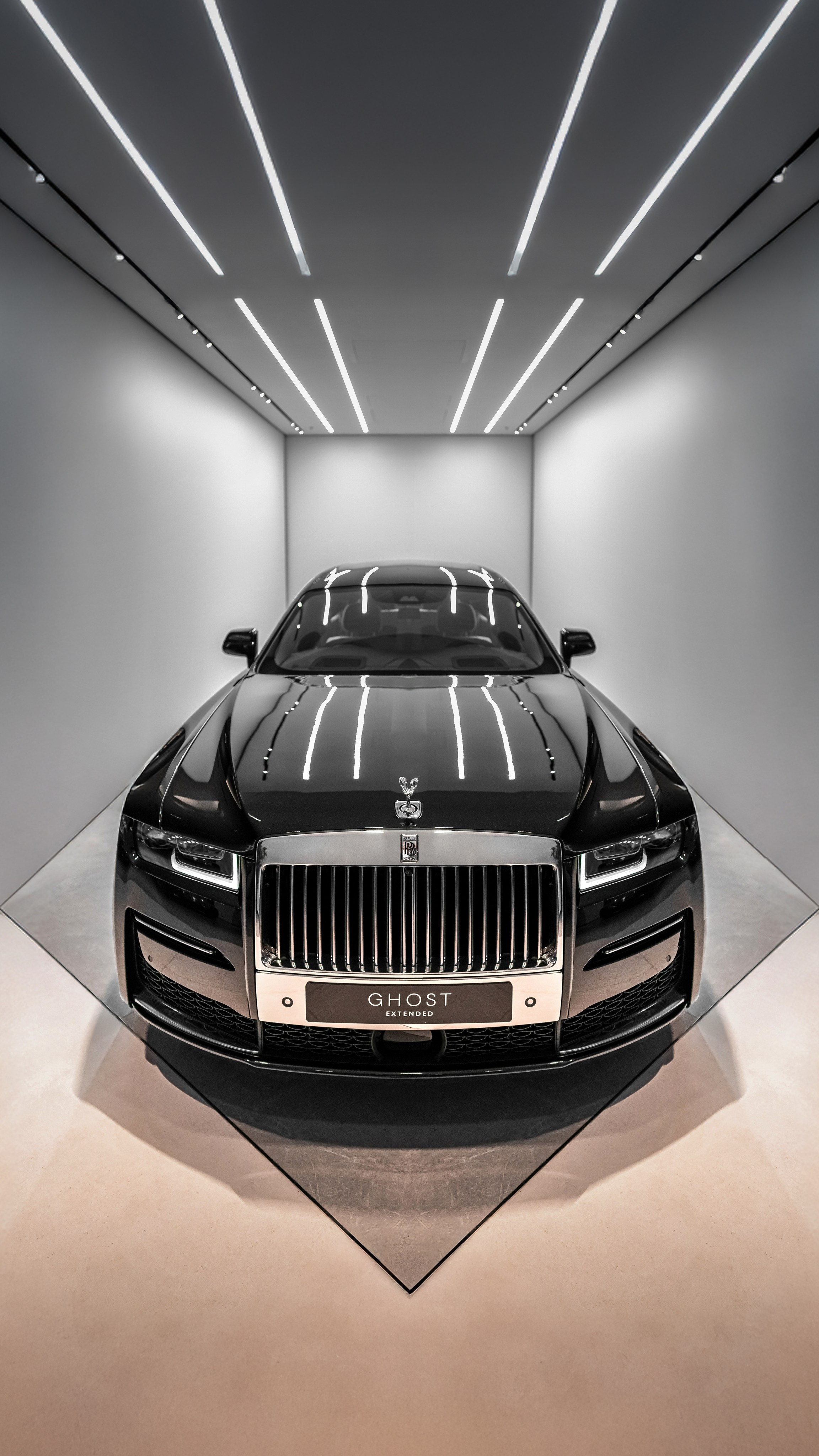 ROLLS-ROYCE. WORLDWIDE COMMERCIAL AUTOMOTIVE PHOTOGRAPHER