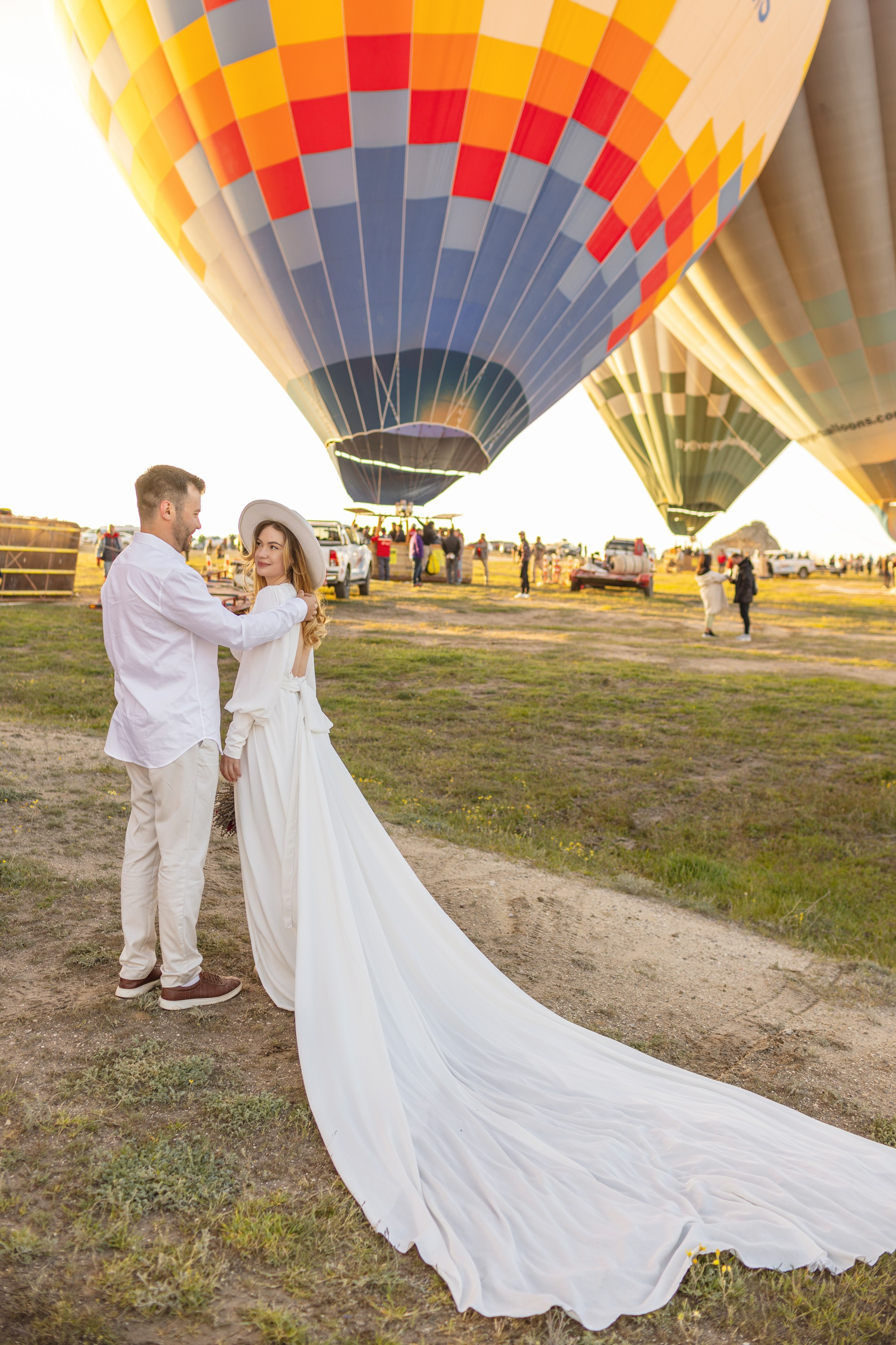 Elegant Wedding Photoshoot with a Flowing Dress and Balloons in Cappadocia. Julia Ganch I Fashion Wedding Photography I Cappadocia Turkey