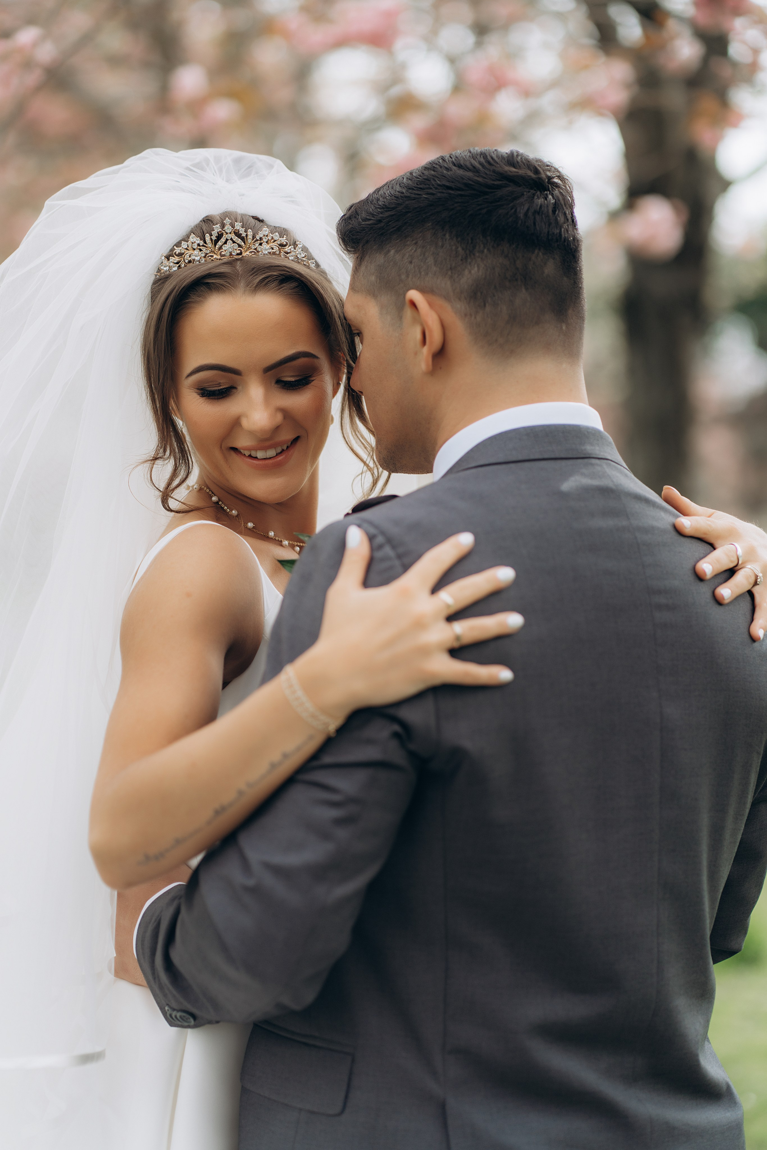 Megan & Oneias. Main