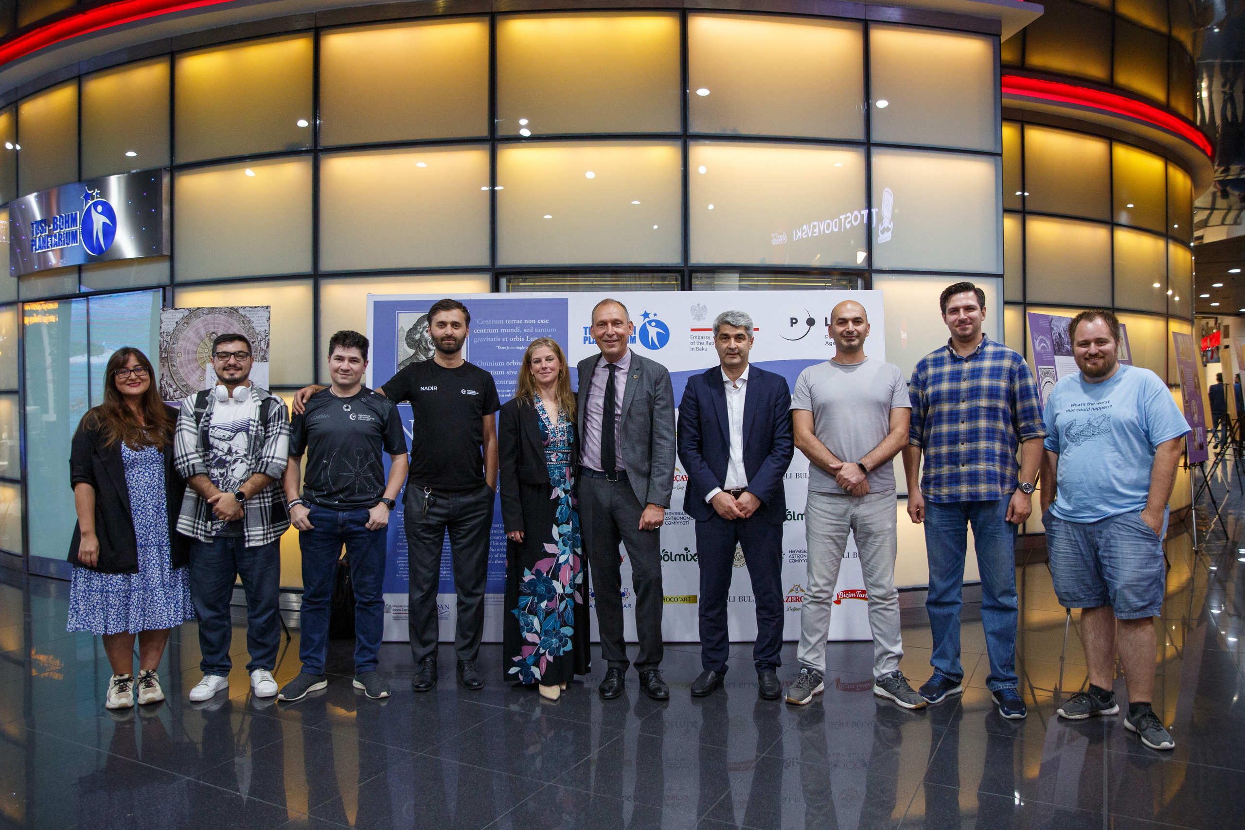 “Yerdənkənar həyatın axtarışı” Dr. Thomas H. Zurbuchen və Dr. Nadia Drake. Həvəskar Astronomlar Cəmiyyəti — Astronomy.az