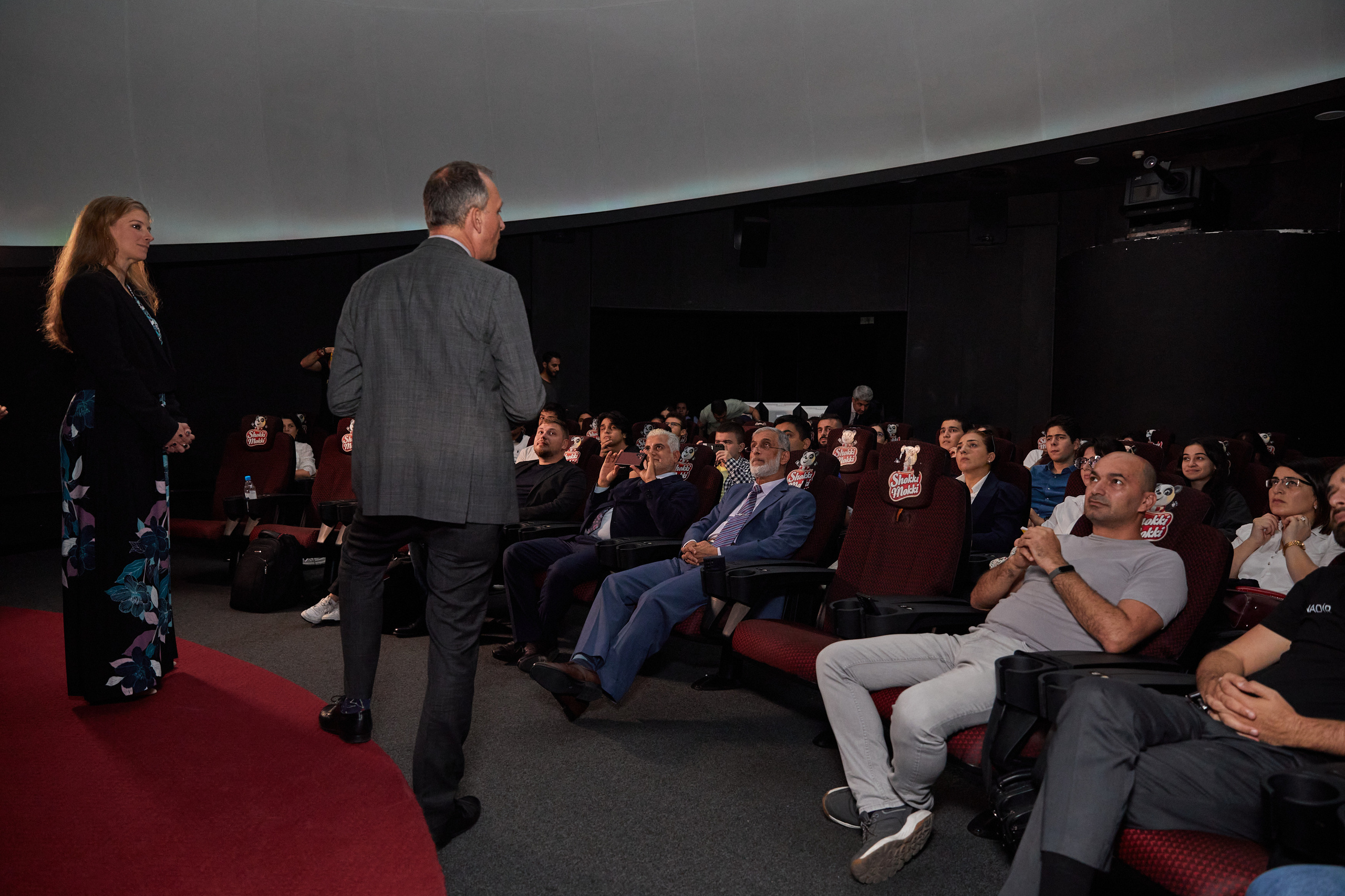 “Yerdənkənar həyatın axtarışı” Dr. Thomas H. Zurbuchen və Dr. Nadia Drake. Həvəskar Astronomlar Cəmiyyəti — Astronomy.az