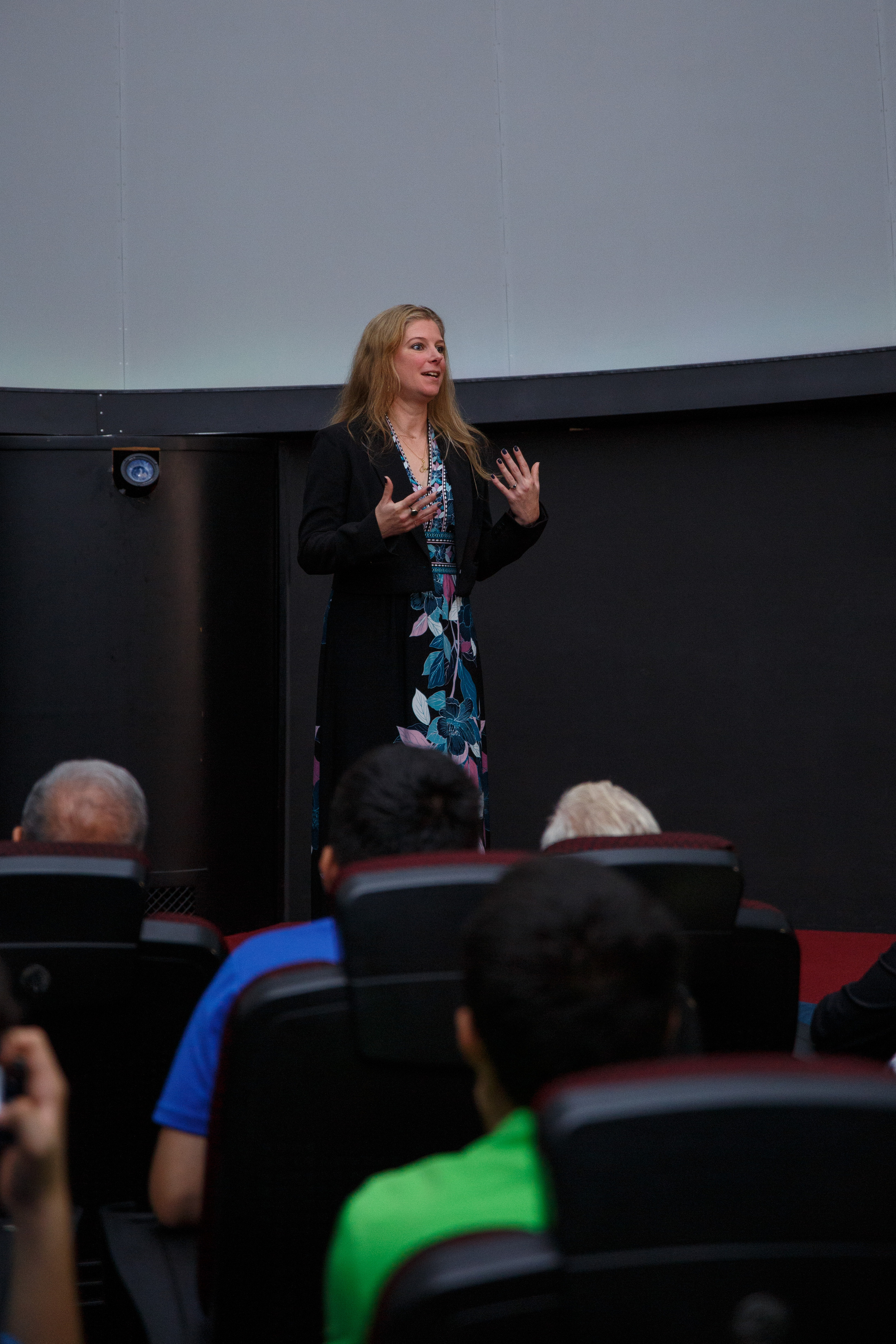 “Yerdənkənar həyatın axtarışı” Dr. Thomas H. Zurbuchen və Dr. Nadia Drake. Həvəskar Astronomlar Cəmiyyəti — Astronomy.az